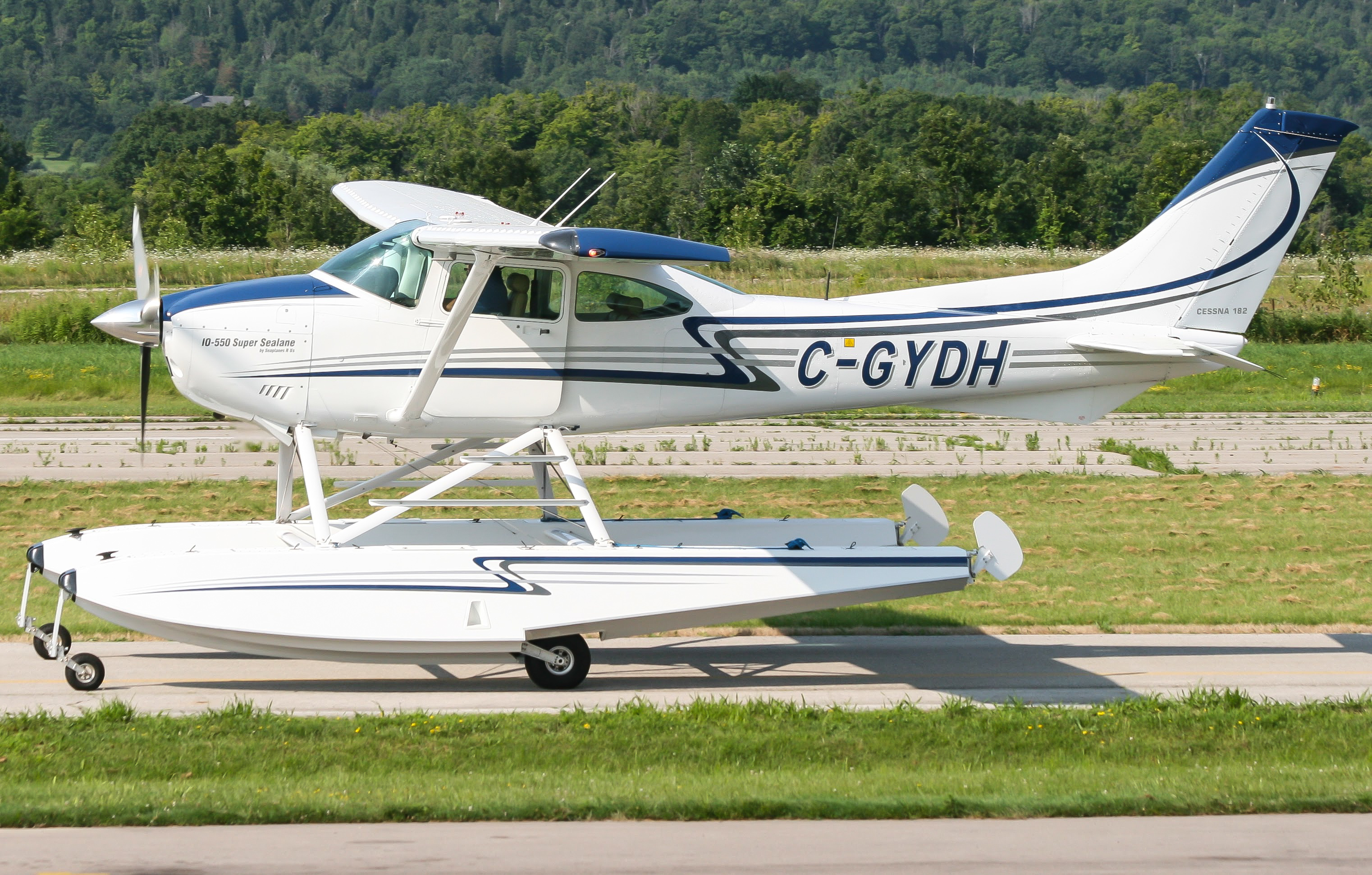 Full size: PRIVATE Cessna 182R Skylane C-GYDH at 