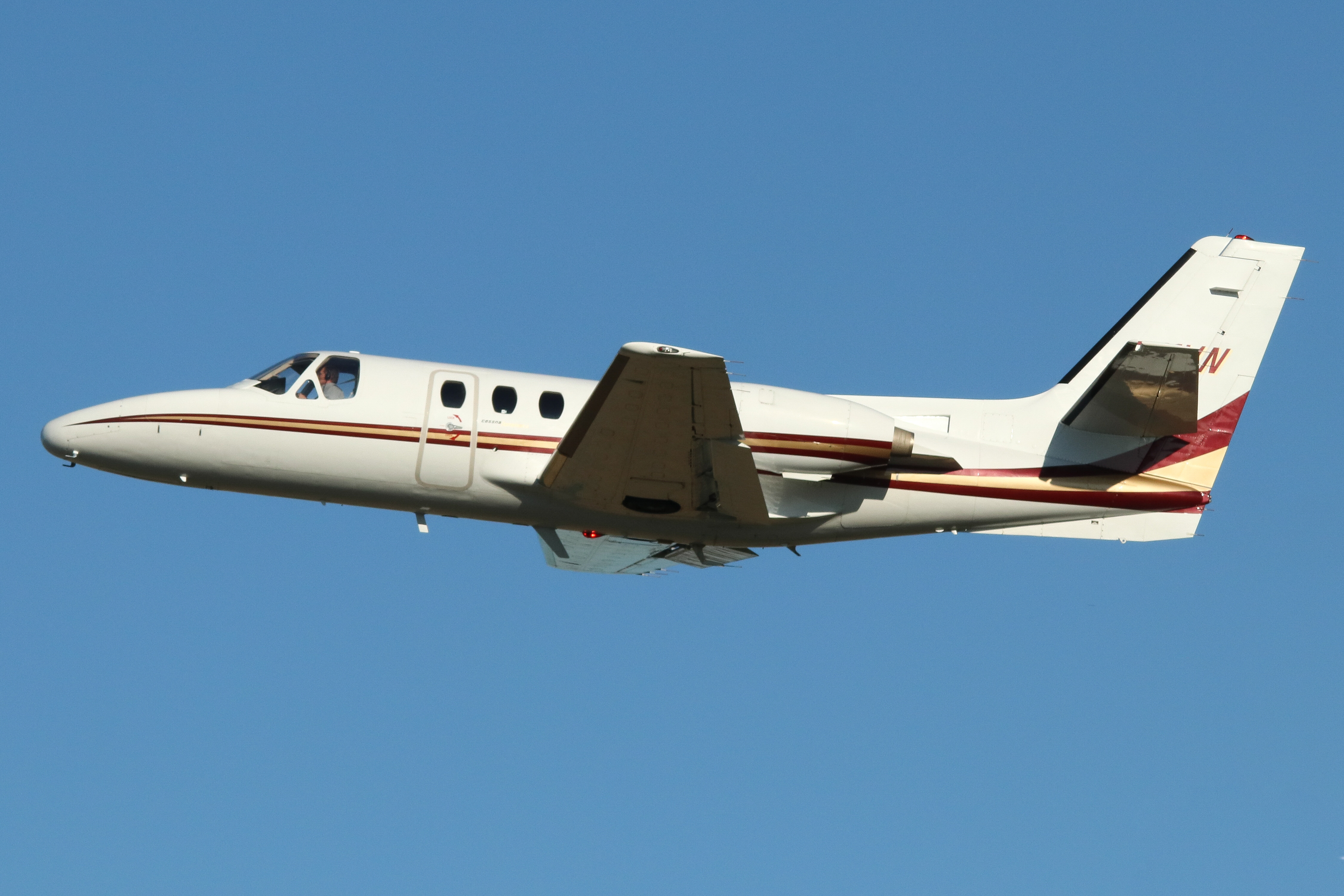Full size: PRIVATE Cessna Citation 500 N11MN at York Airport