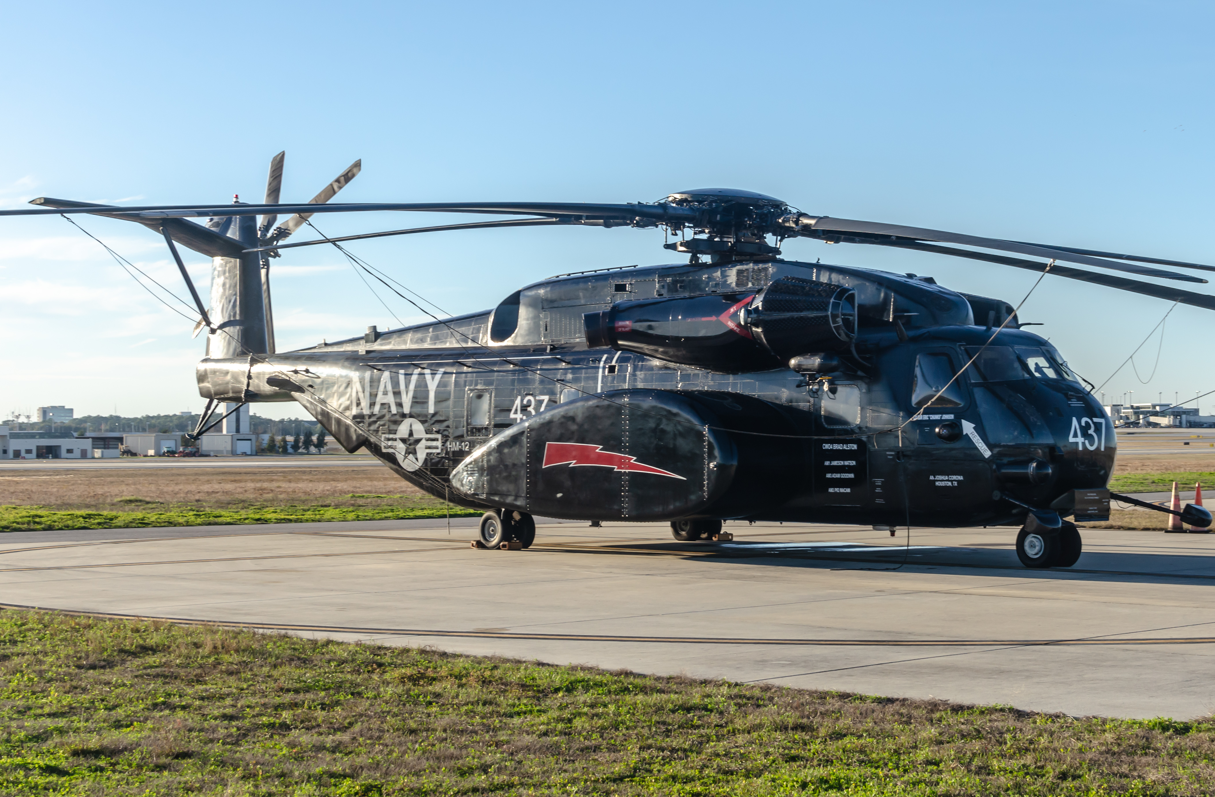Full size: USN - United States Navy Sikorsky MH-53E Sea Dragon 163066 at Pensacola International Airport