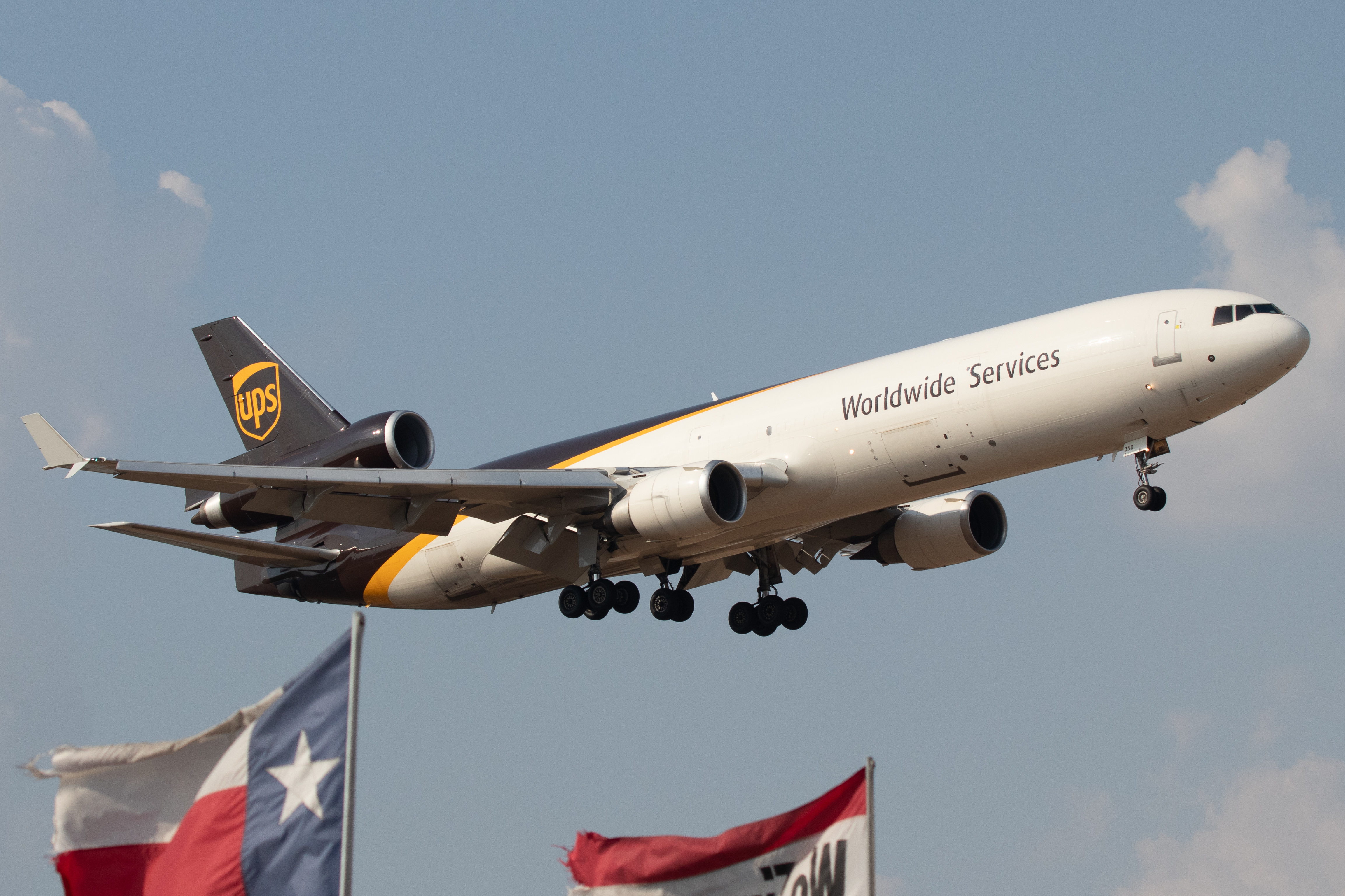 Full size: United Parcel Service McDonnell Douglas MD-11F N250UP at San Antonio International Airport
