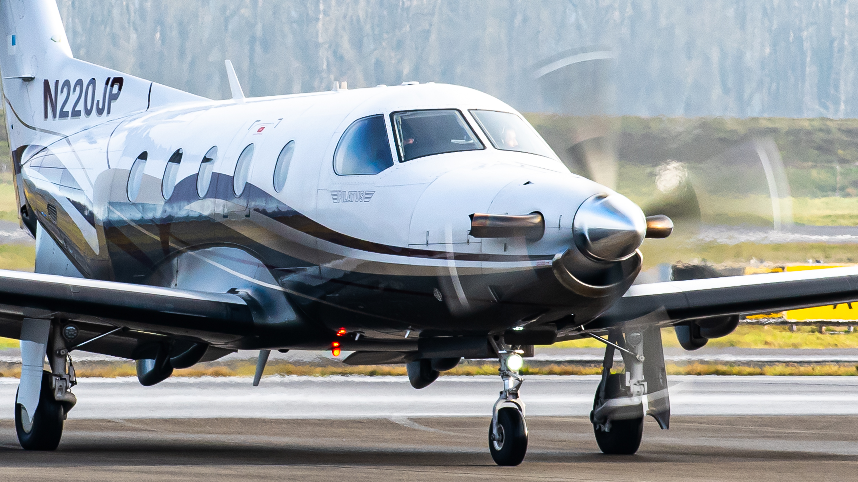 Full size: Boutique Air Pilatus PC-12 N220JP at Portland International Airport