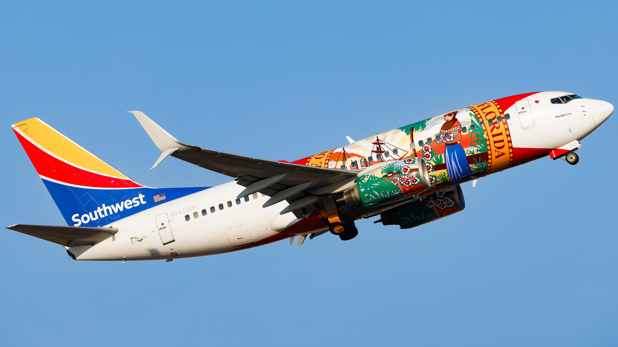 Full size: Southwest Airlines  Boeing 737-700 N945WN at Tampa International Airport