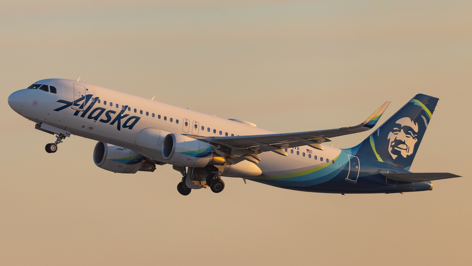 Full size: Alaska Airlines Airbus A320 N364VA at Los Angeles International Airport