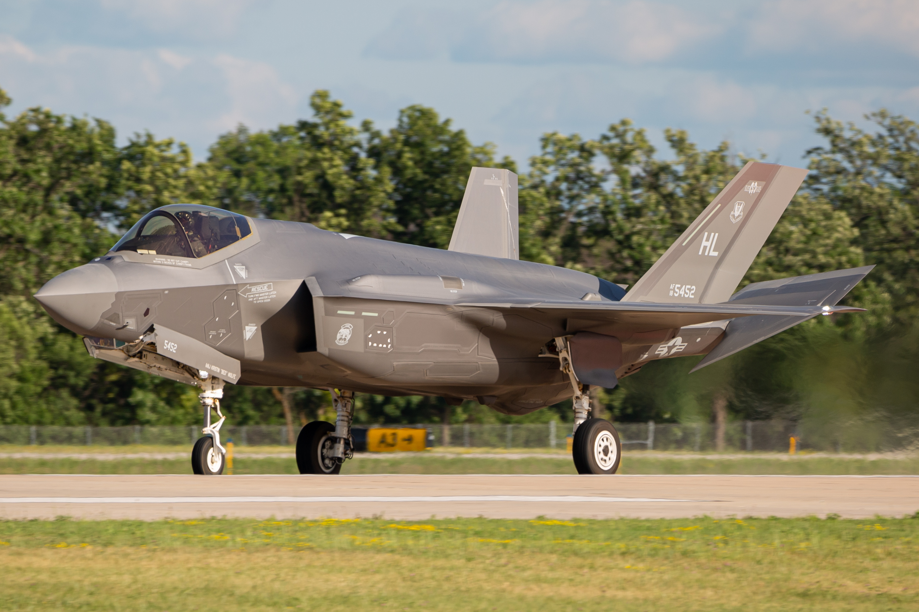 Full size: USAF - United States Air Force Lockheed Martin F-35 Lightning 18-5452 at Wittman Regional Airport