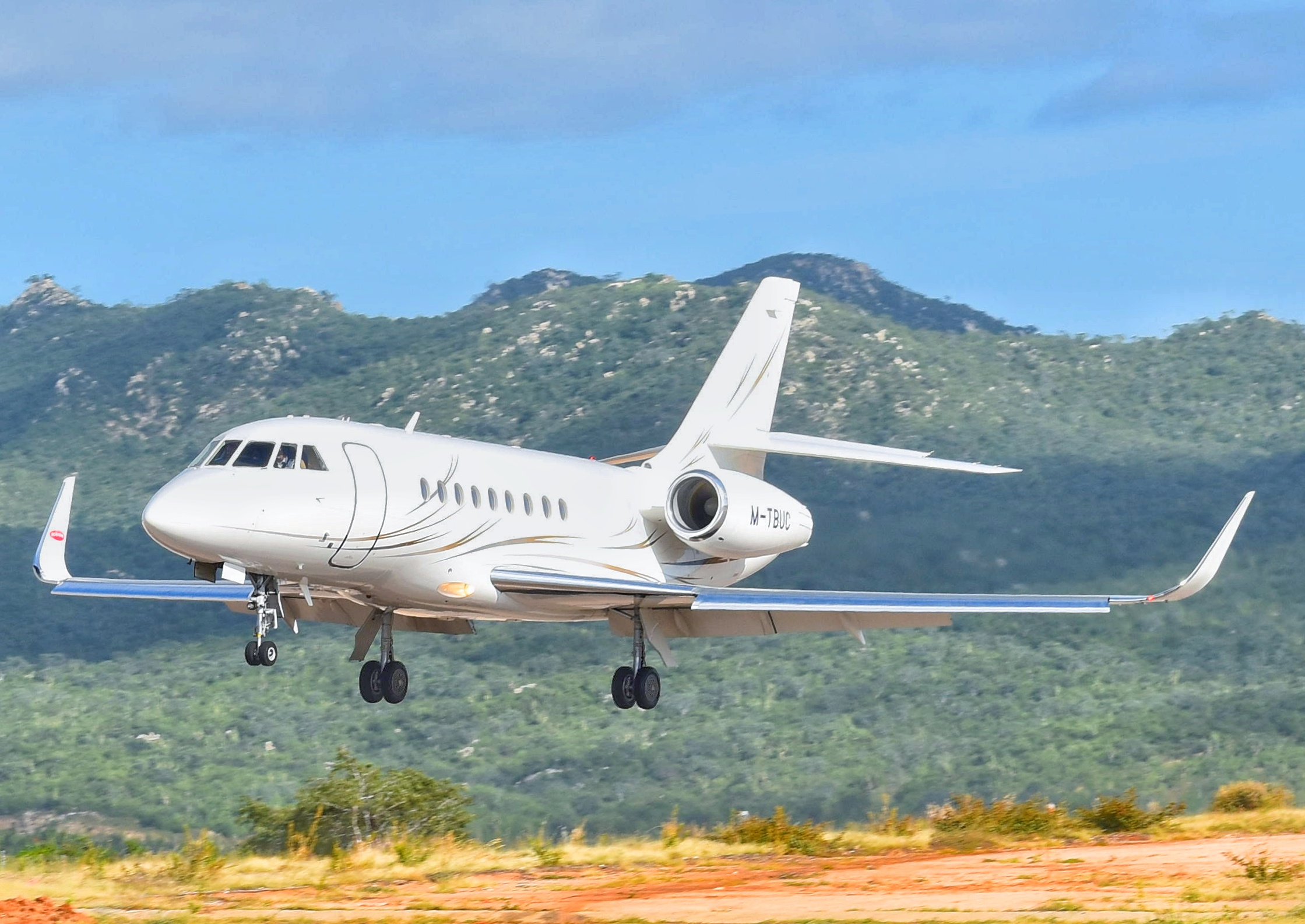 Full size: PRIVATE Dassault Falcon 2000EX M-TBUC at Aeropuerto de Cabo San Lucas Internacional