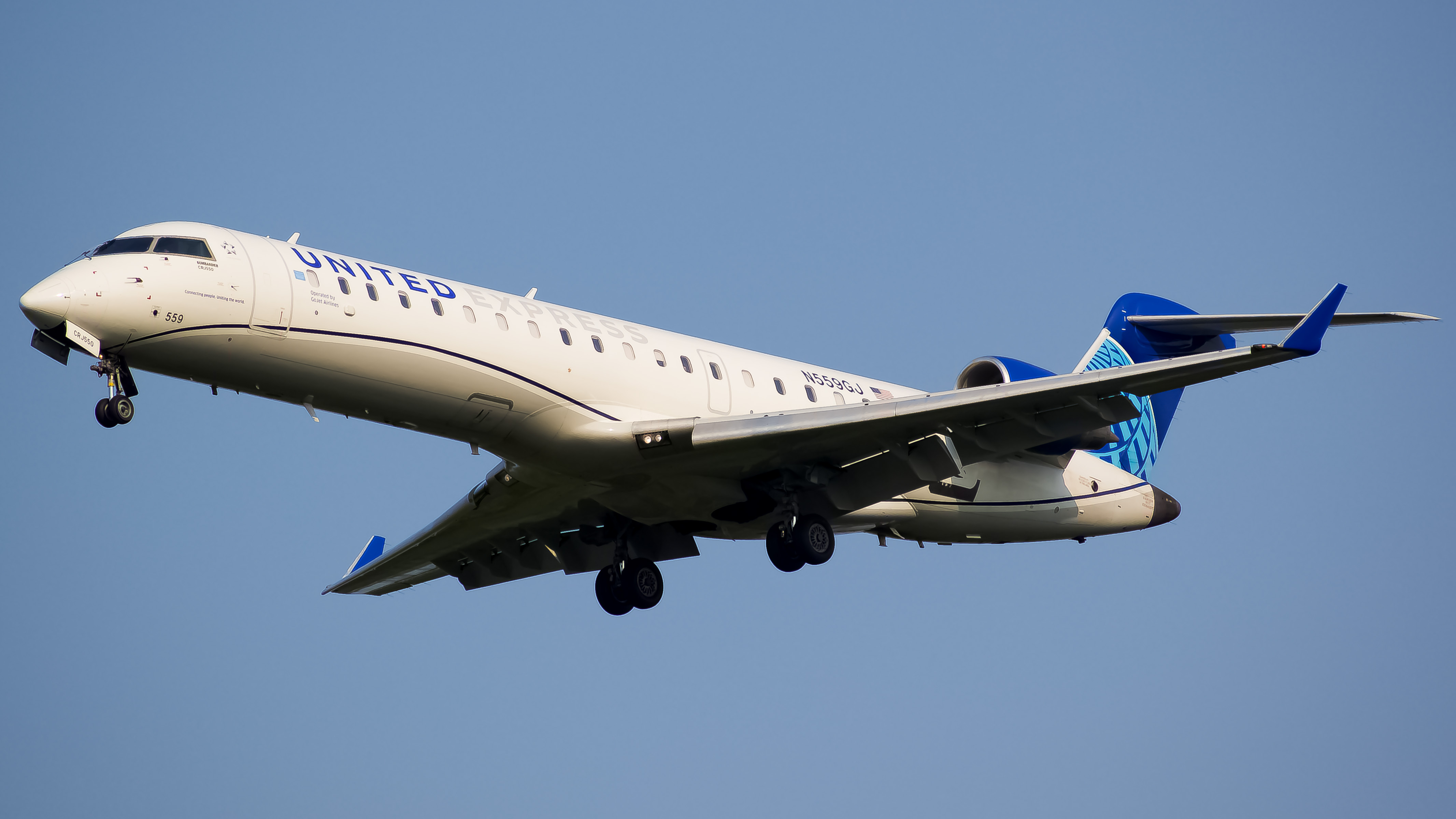 Full size: United Express Mitsubishi CRJ-550 N559GJ at Washington Dulles International Airport