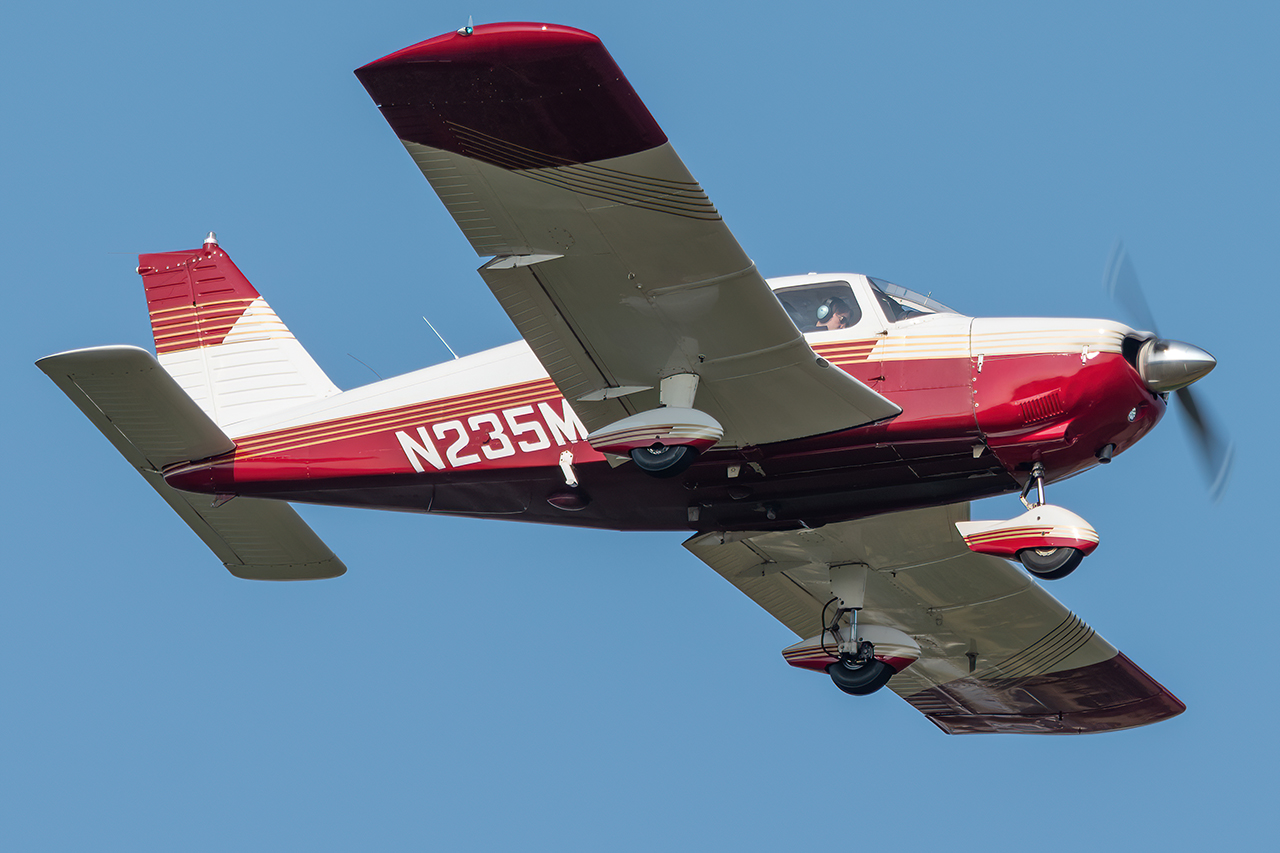 Full size: PRIVATE Piper 28 Dakota/Pathfinder N235MA at Washington Dulles International Airport