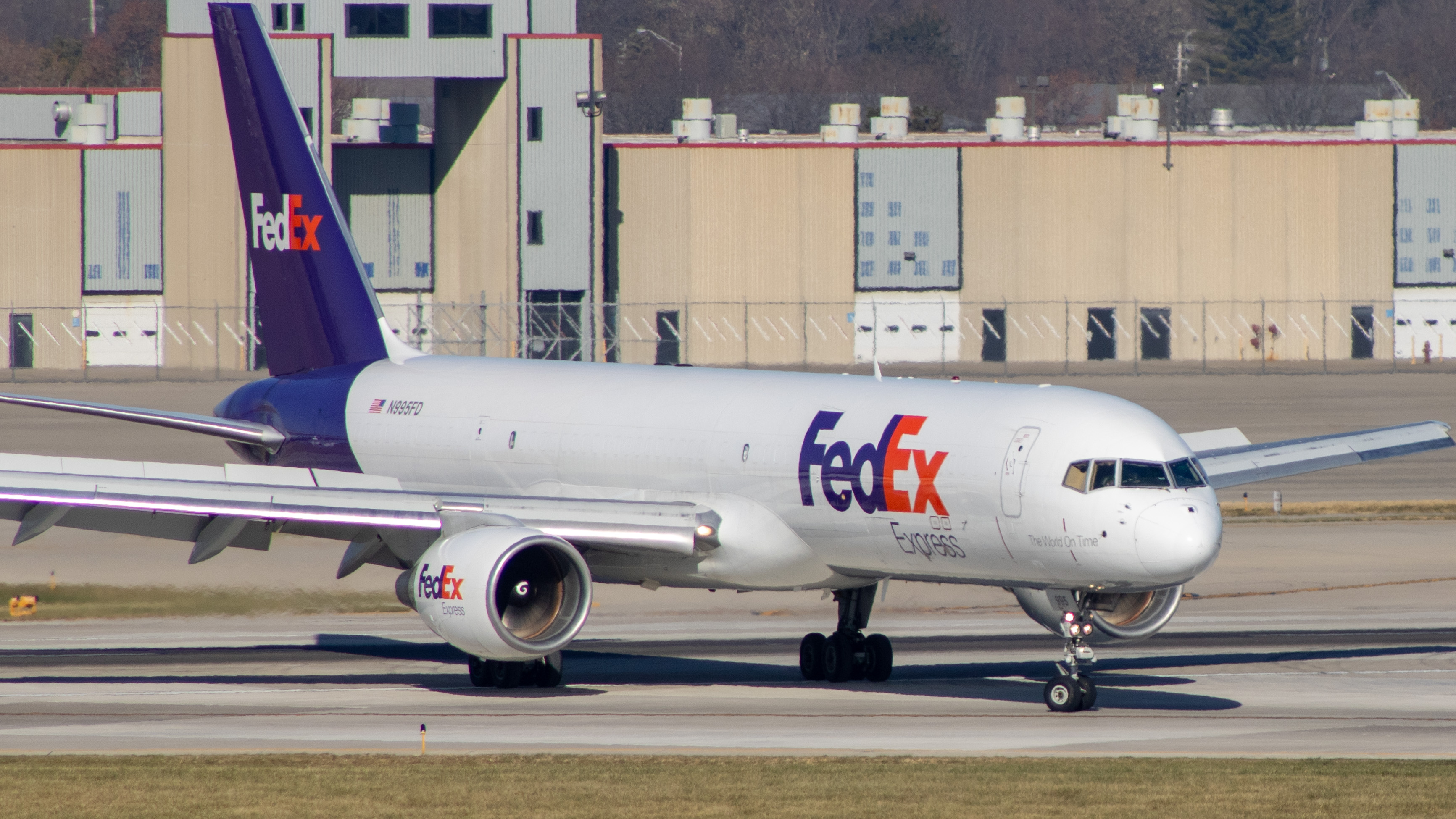 Full size: FedEx Boeing 757-200F N995FD at Indianapolis International Airport