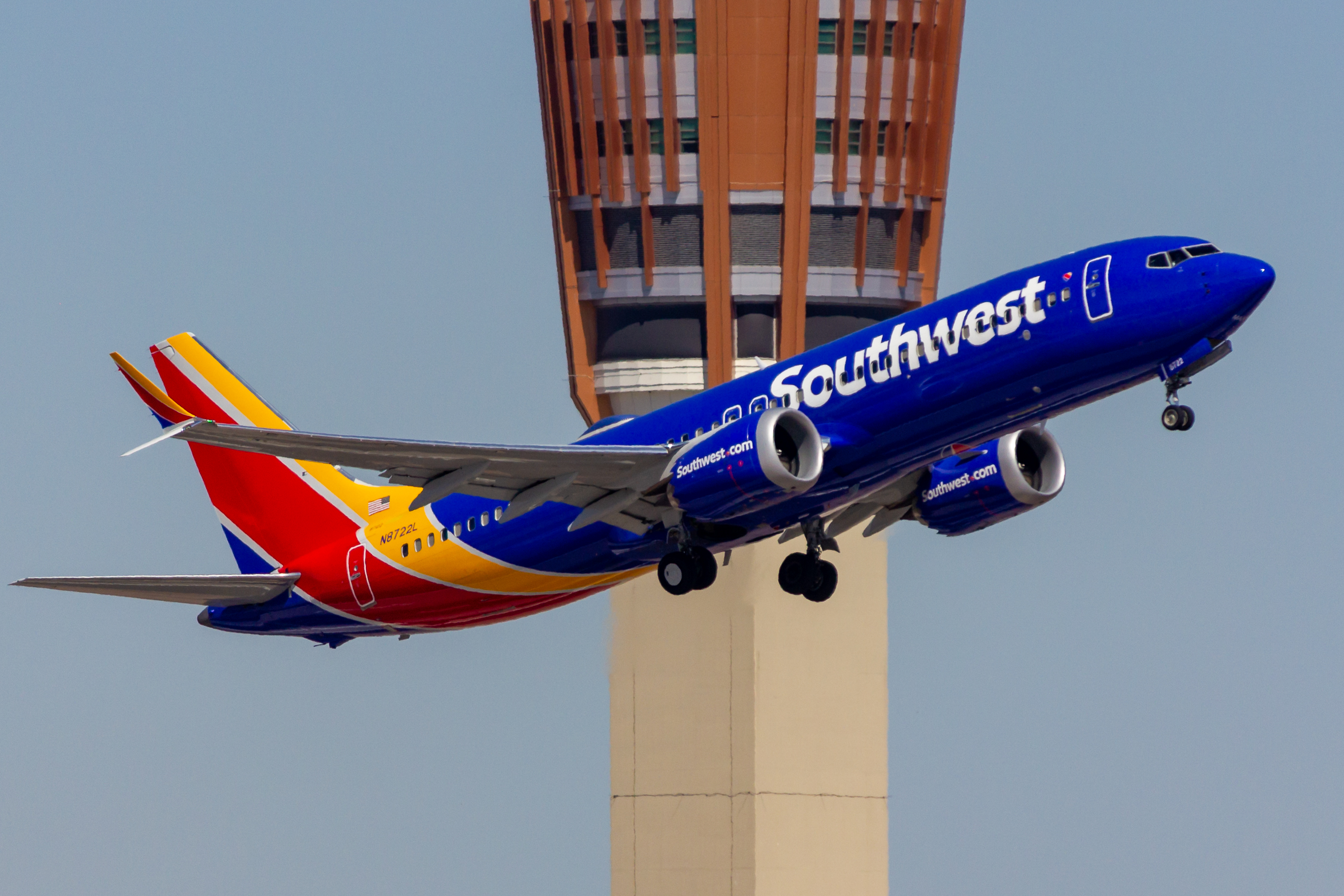 Full size: Southwest Airlines Boeing 737 MAX 8 N8722L at Phoenix Sky Harbor International Airport