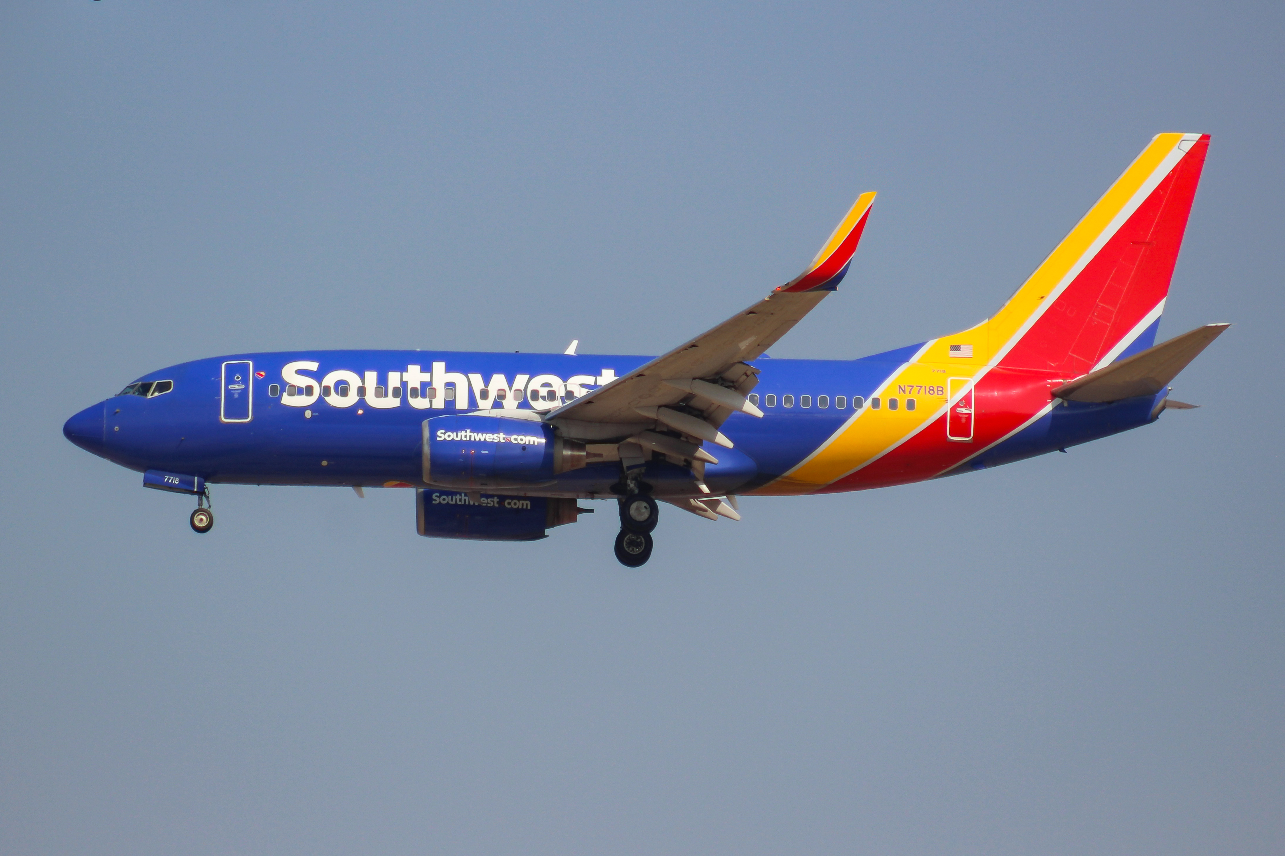 Full size: Southwest Airlines Boeing 737-700 N7718B at Boise Air Terminal/Gowen Field