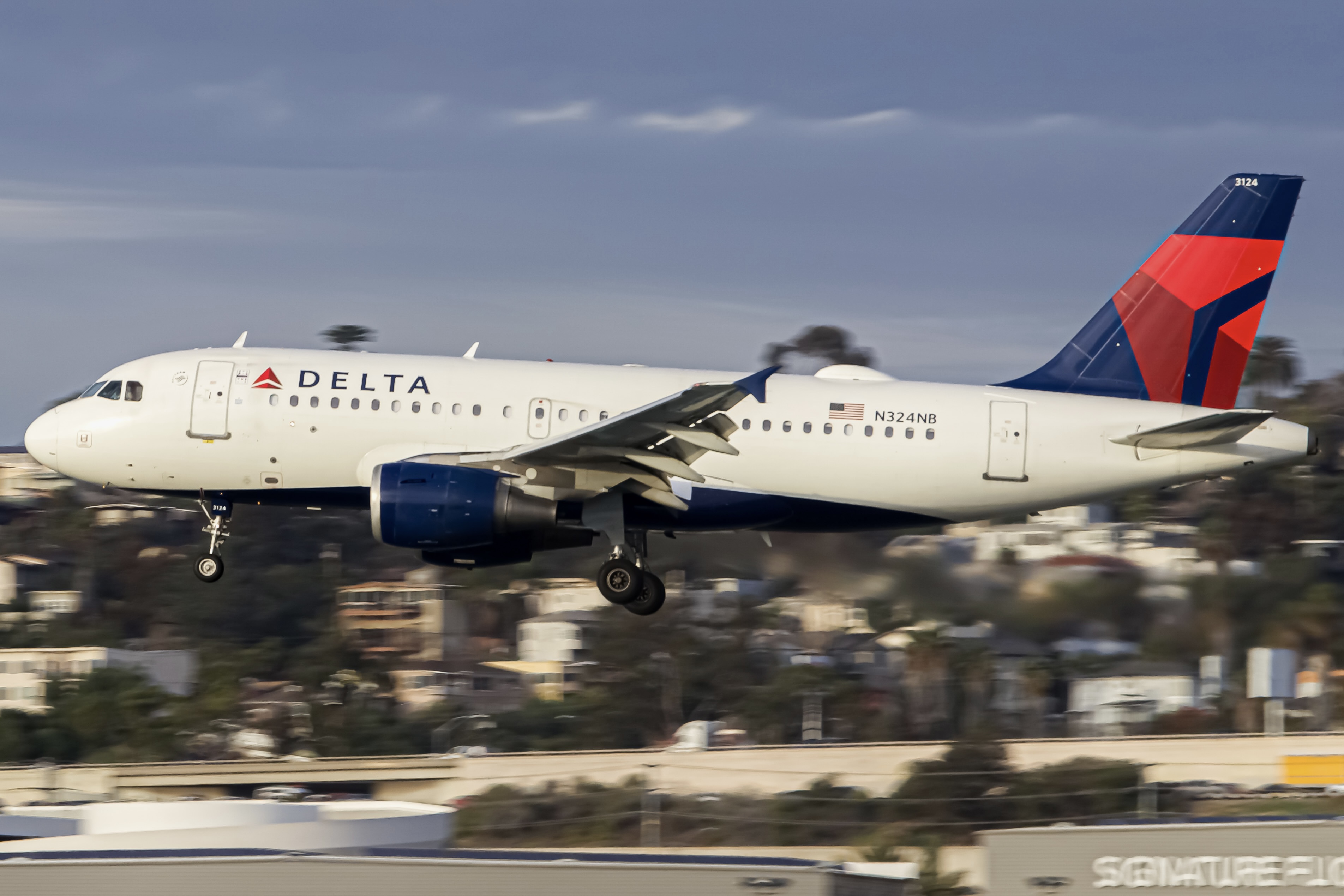 Full size: Delta Airlines Airbus A319 N324NB at San Diego International Airport
