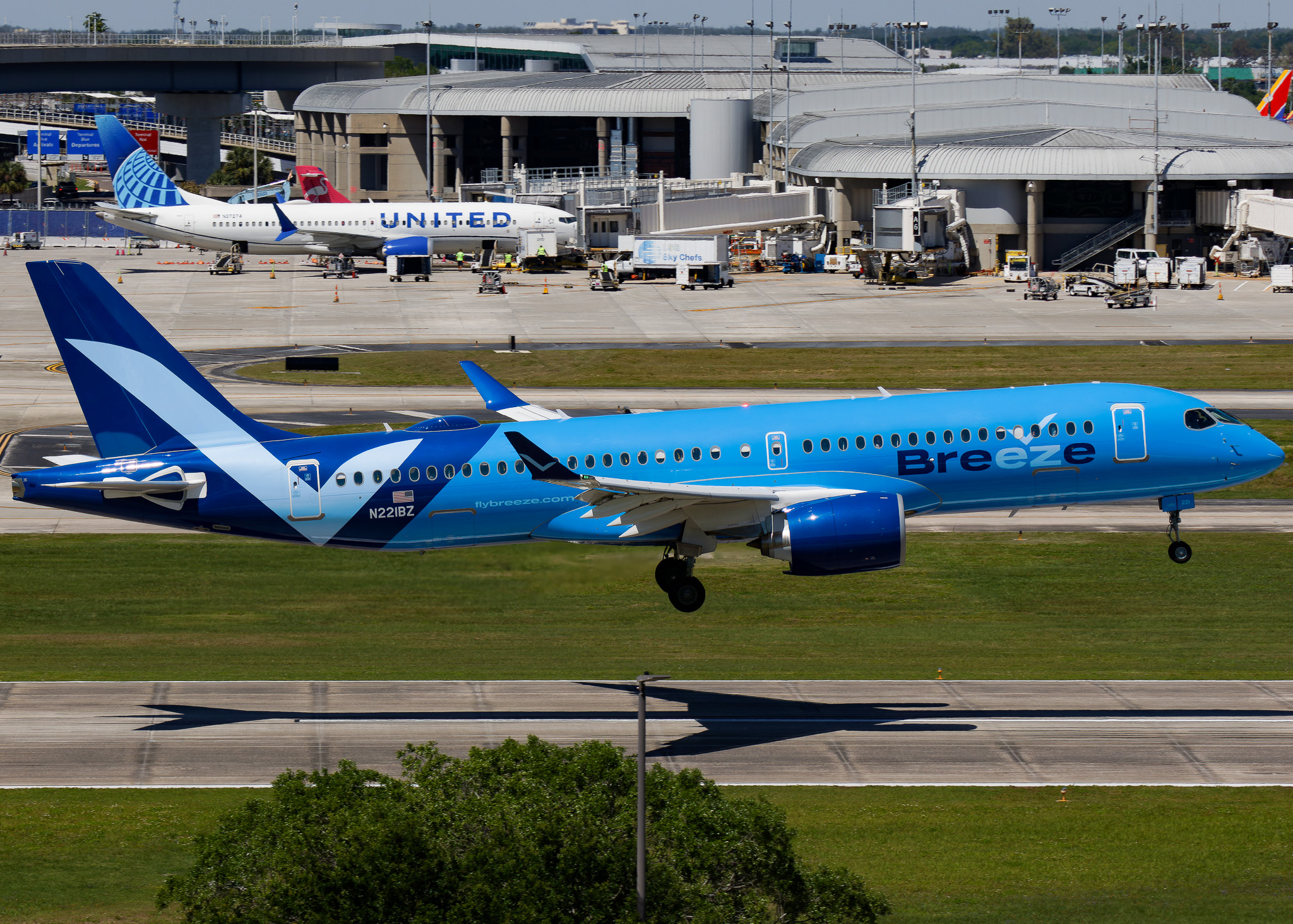 Full size: Breeze Airways Airbus A220-300 N221BZ at Tampa International Airport