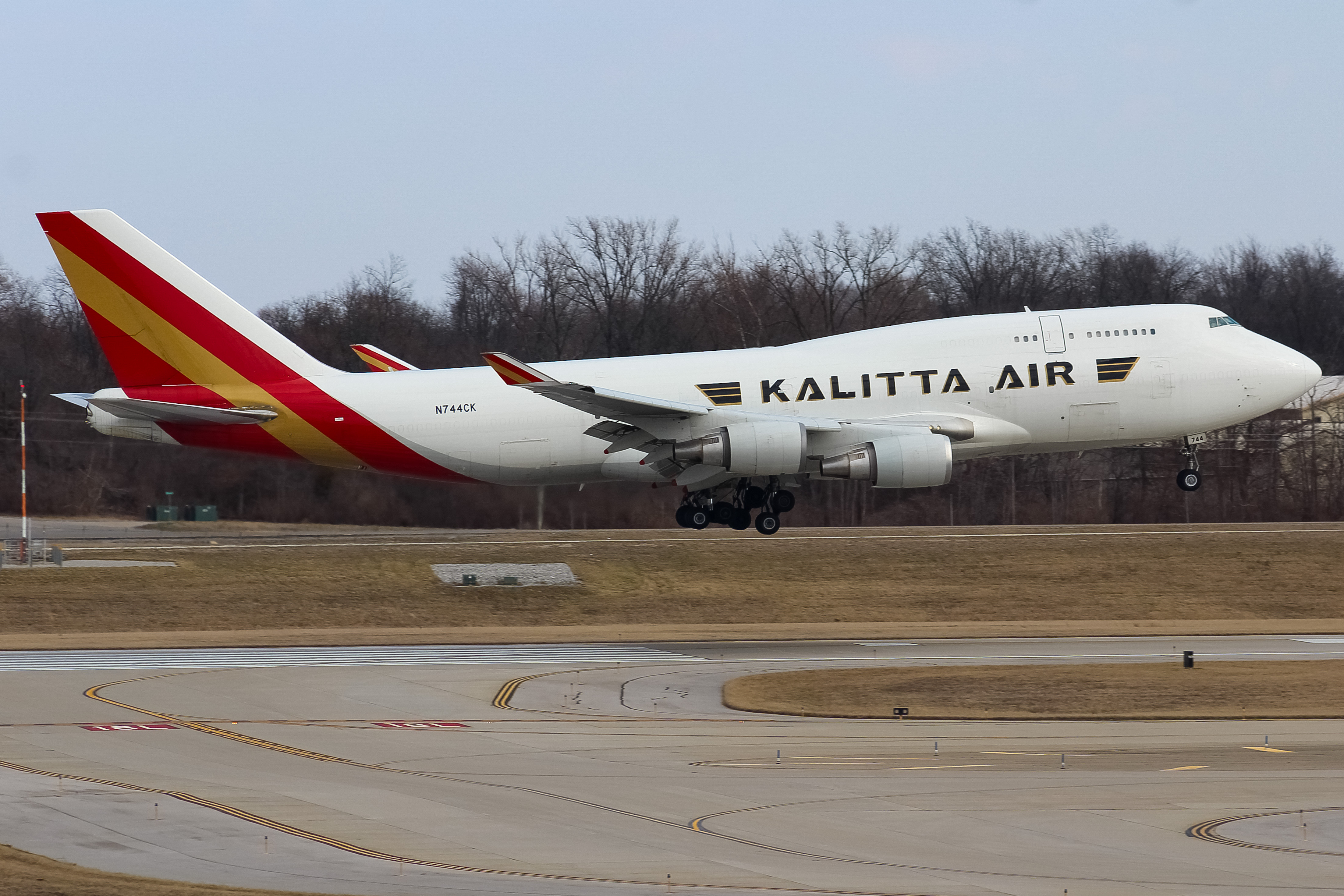 Full size: KALITTA AIR  Boeing 747-400 BCF N744CK at Cincinnati/Northern Kentucky International Airport