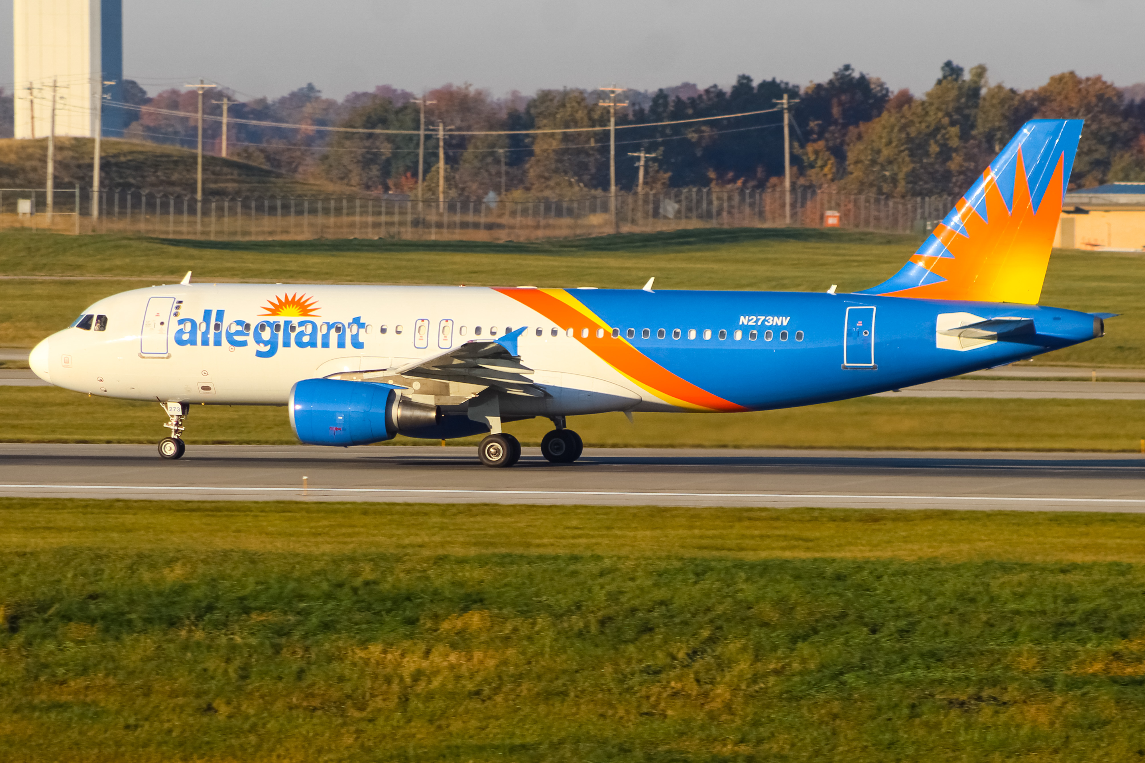 Full size: Allegiant Air Airbus A320 N273NV at Cincinnati/Northern Kentucky International Airport