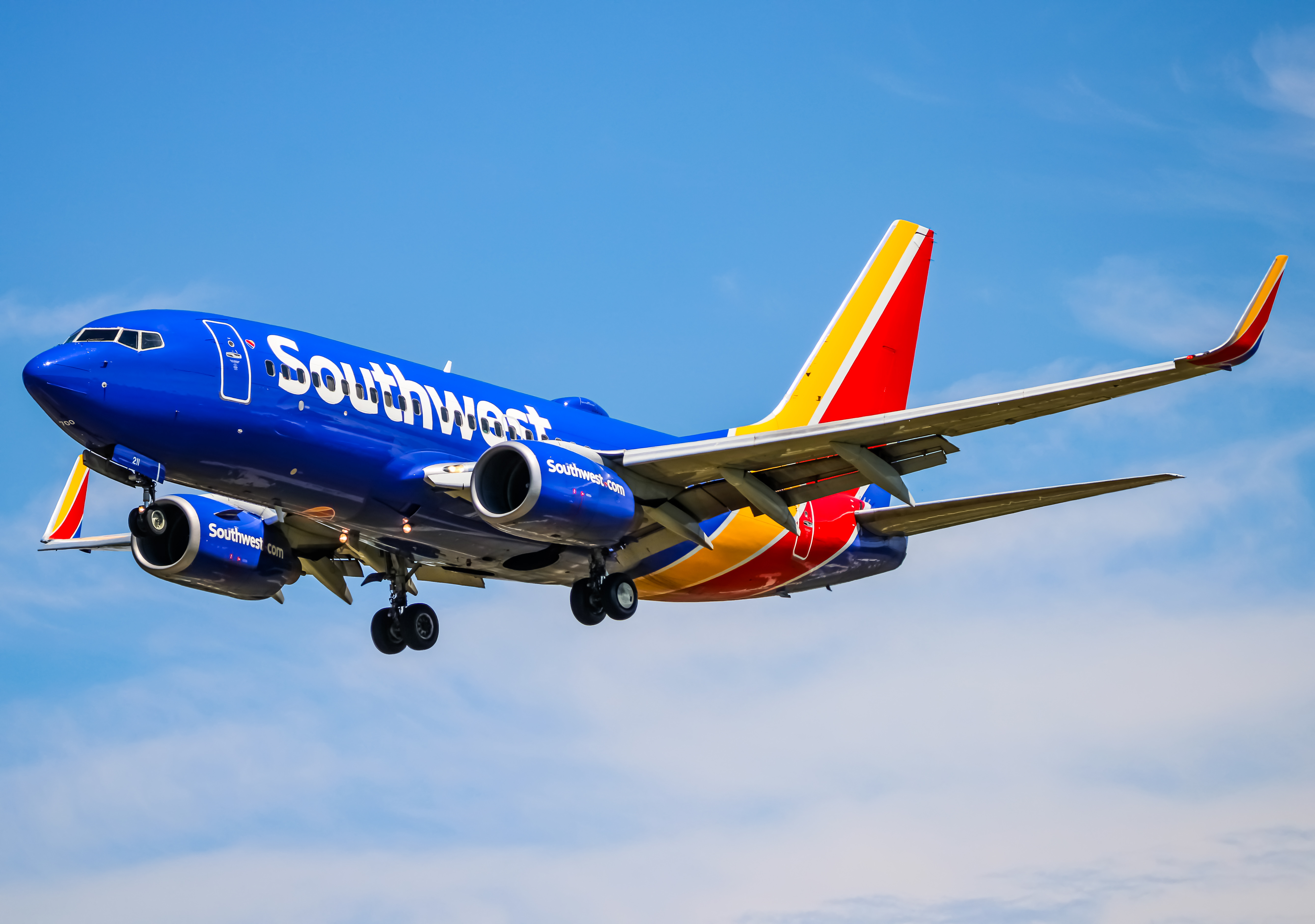 Full size: Southwest Airlines Boeing 737-700 N211WN at Baltimore/Washington International Thurgood Marshall Airport