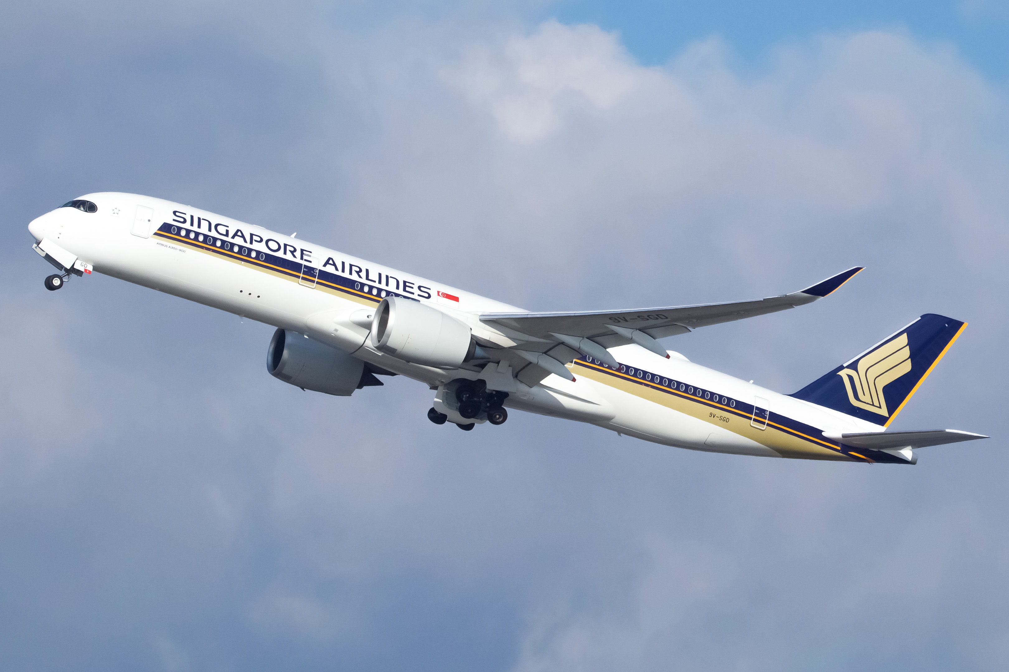 Full size: Singapore Airlines Airbus A350-900 9V-SGD at Newark Liberty International Airport