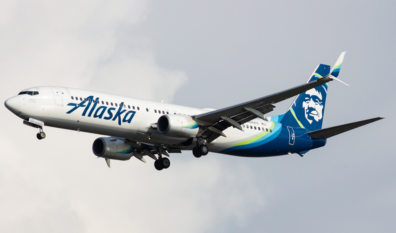 Full size: Alaska Airlines Boeing 737-900ER N468AS at Tampa International Airport