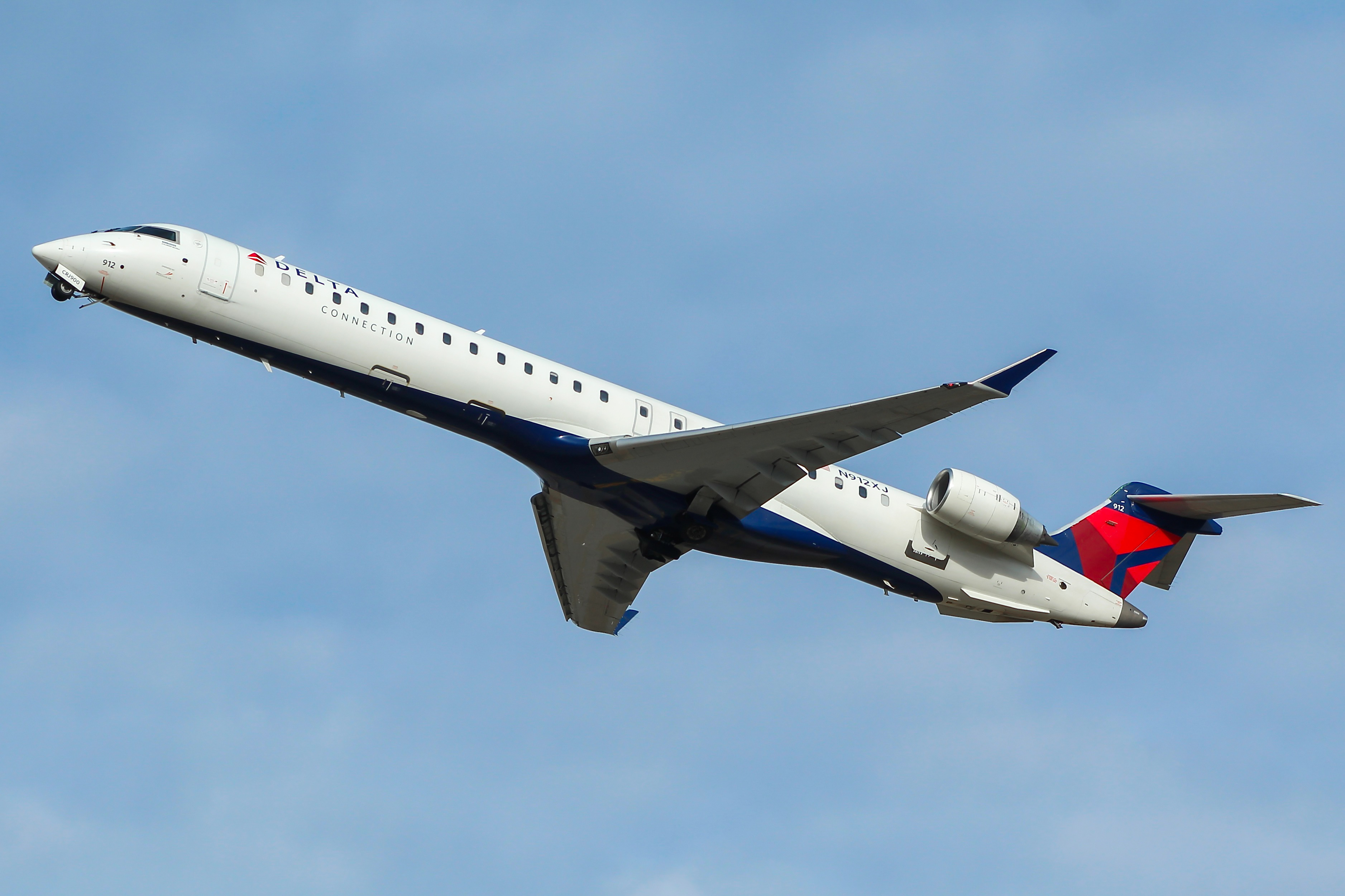 Full size: Delta Connection Mitsubishi CRJ-900 N912XJ at General Mitchell International Airport
