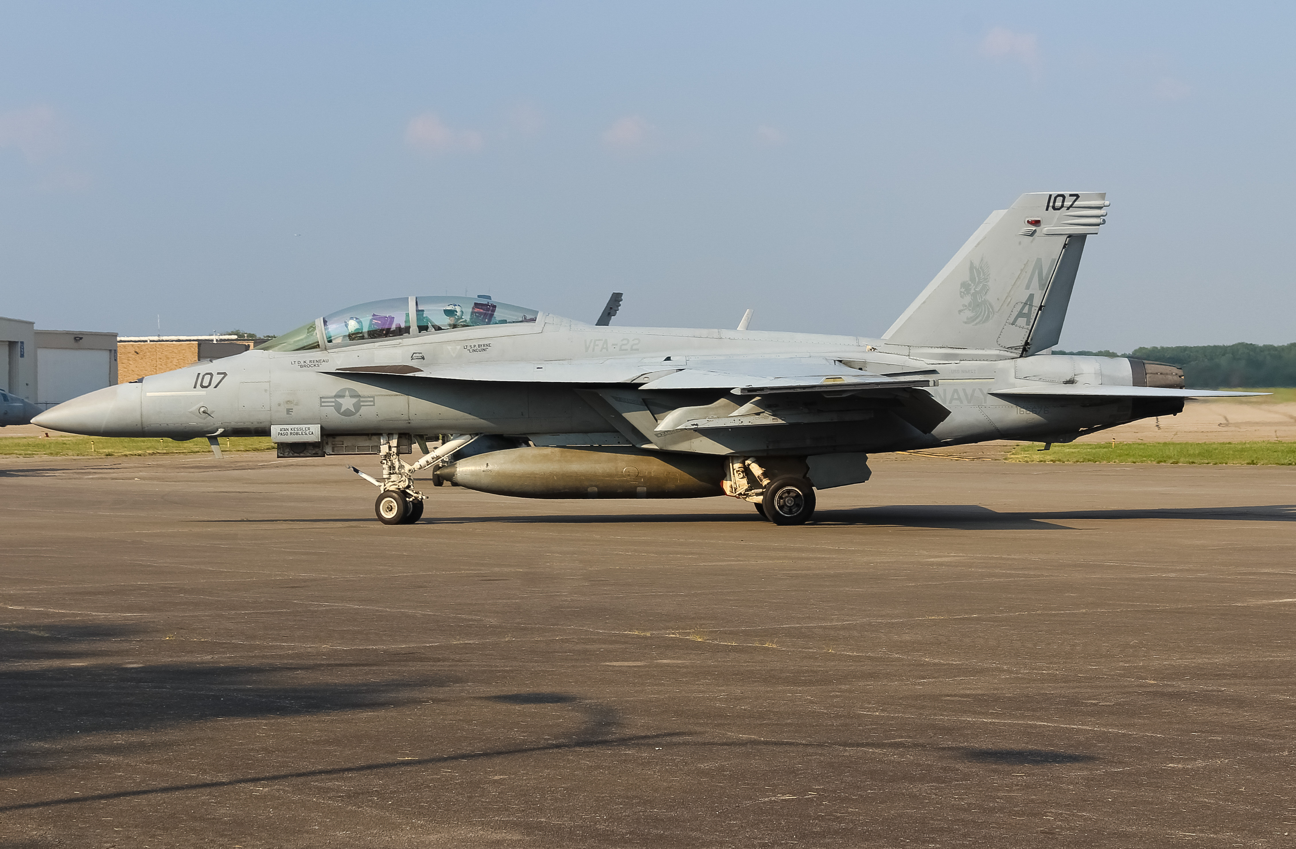 Full size: USN - United States Navy Boeing F/A-18E/F Super Hornet 166676 at Cincinnati Municipal Airport/Lunken Field