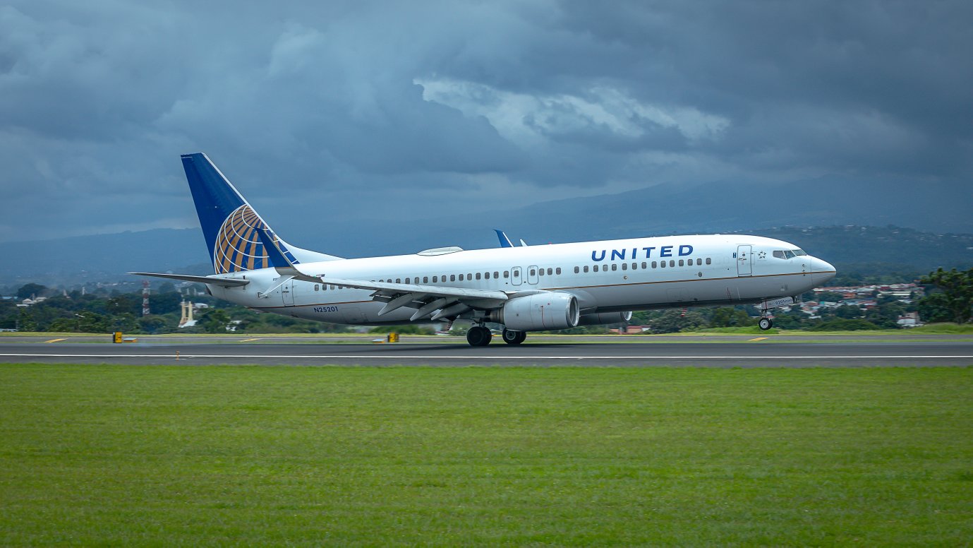 Full size: United Airlines Boeing 737-800 N25201 at San Juan Luis Munoz Marin International Airport