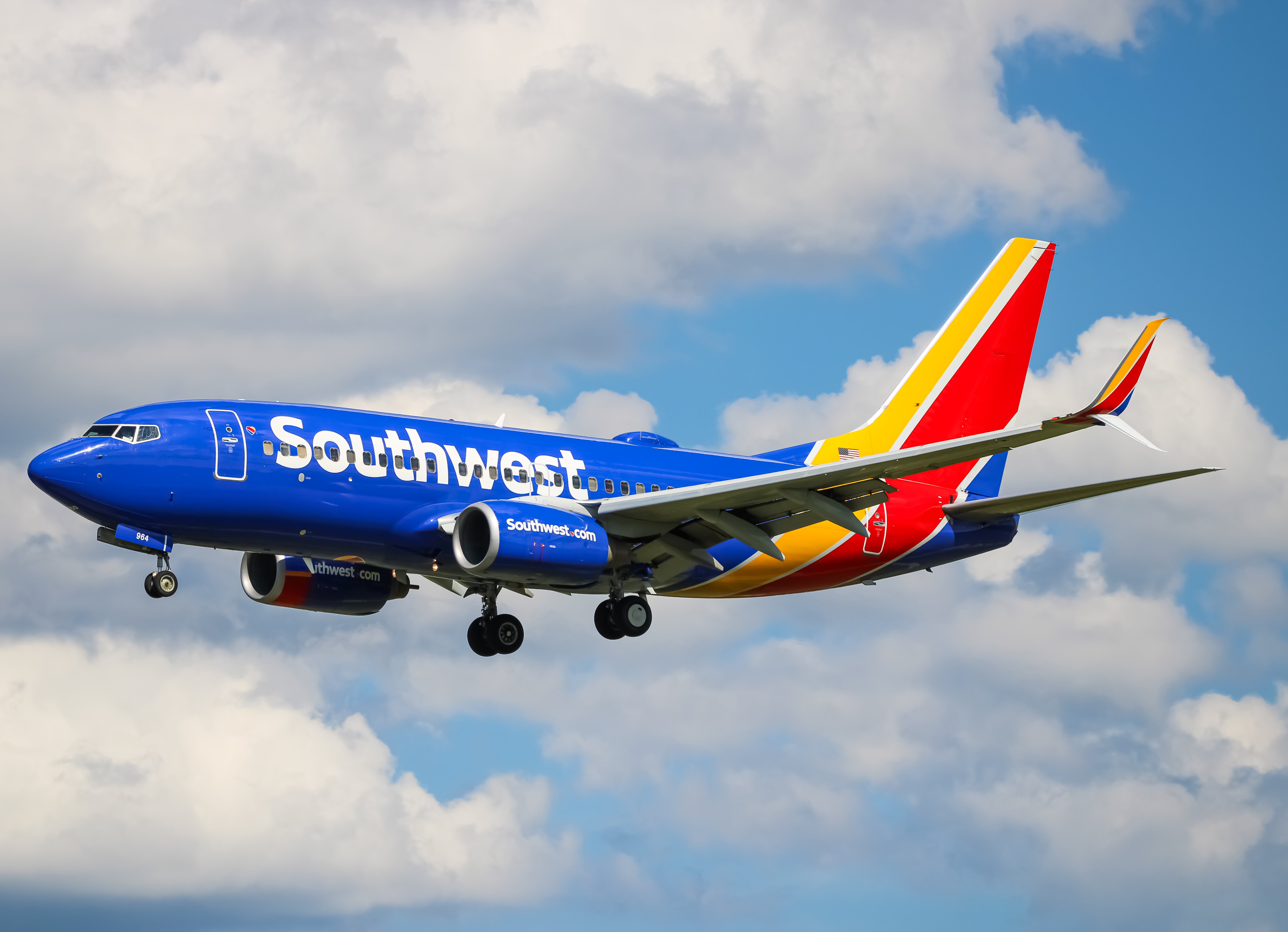 Full size: Southwest Airlines Boeing 737-700 N964WN at Baltimore/Washington International Thurgood Marshall Airport