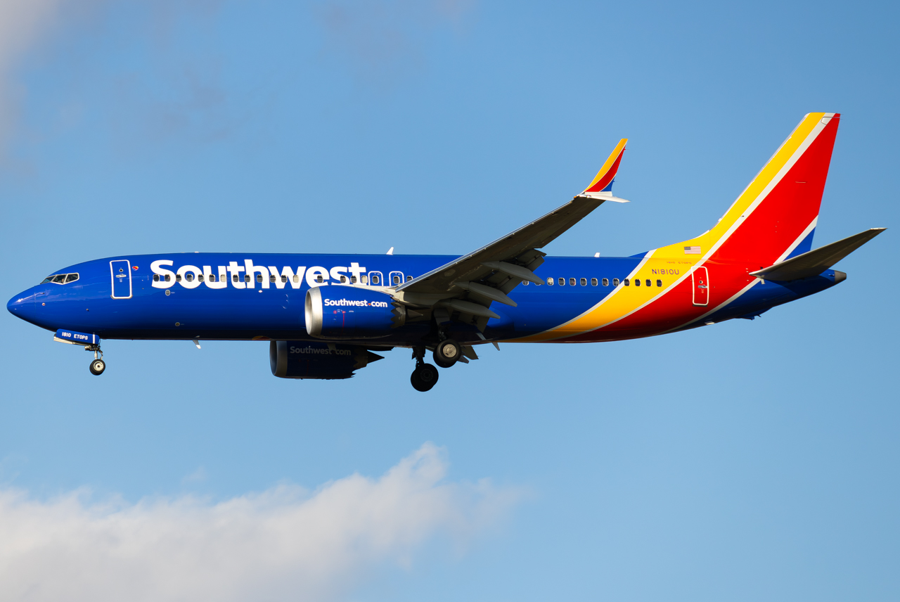 Full size: Southwest Airlines Boeing 737 MAX 8 N1810U at Pittsburgh International Airport