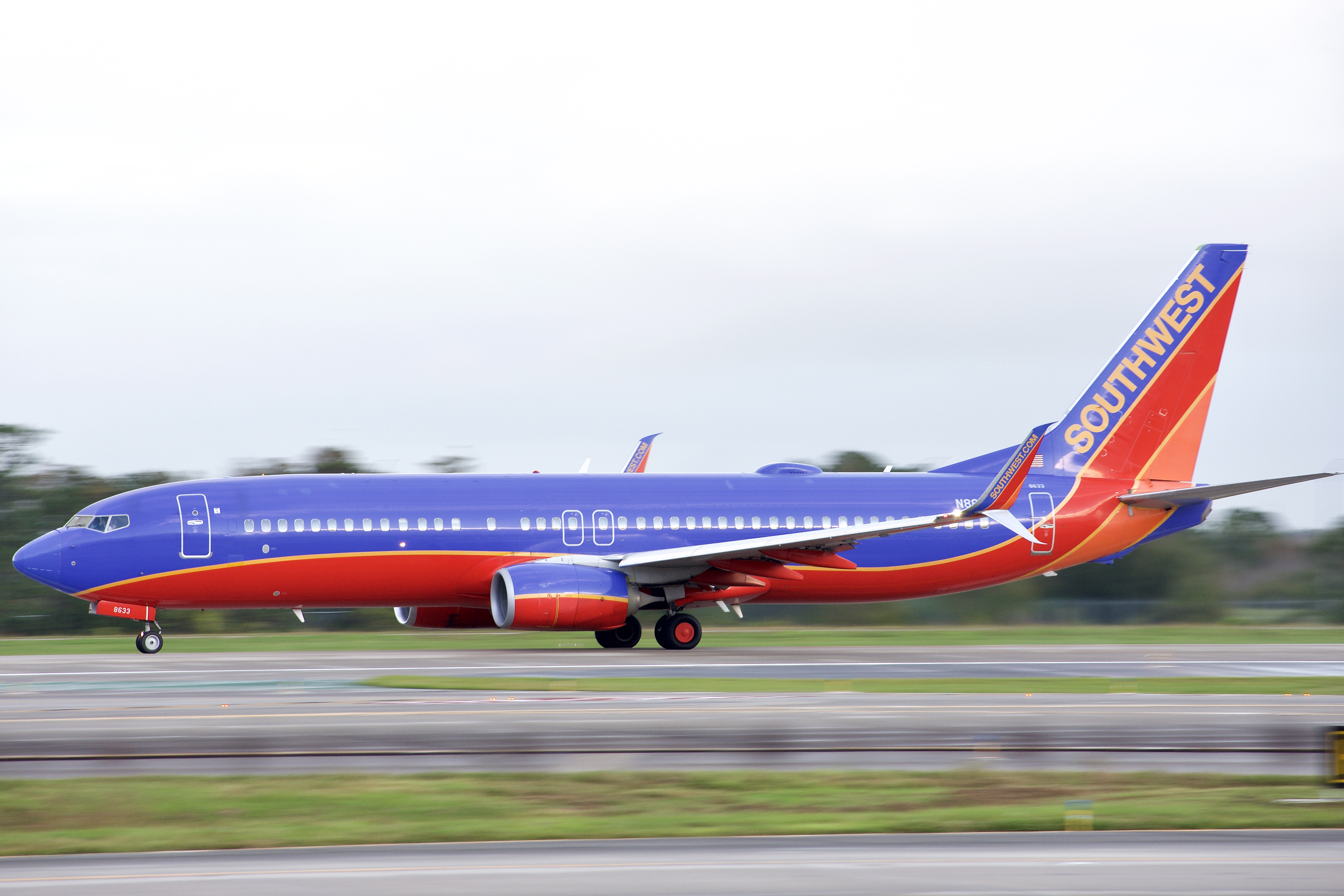 Full size: Southwest Airlines Boeing 737-800 N8633A at Orlando International Airport