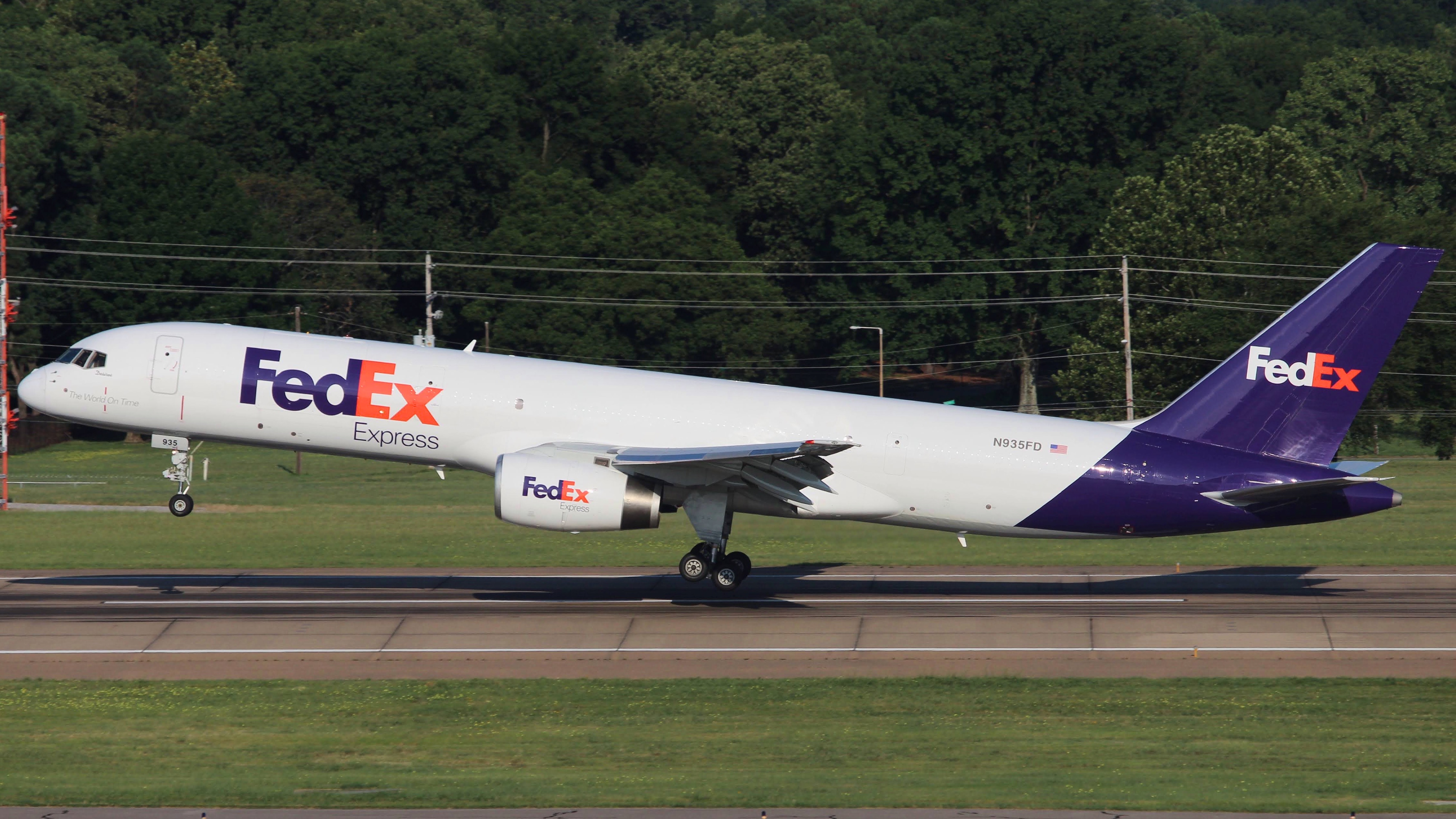 Full size: FedEx  B757-200F N935FD at Memphis International Airport