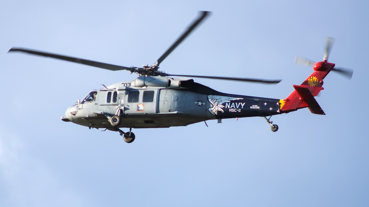 Full size: USN Sikorsky UH-60S 166299 at Newport News/Williamsburg International Airport