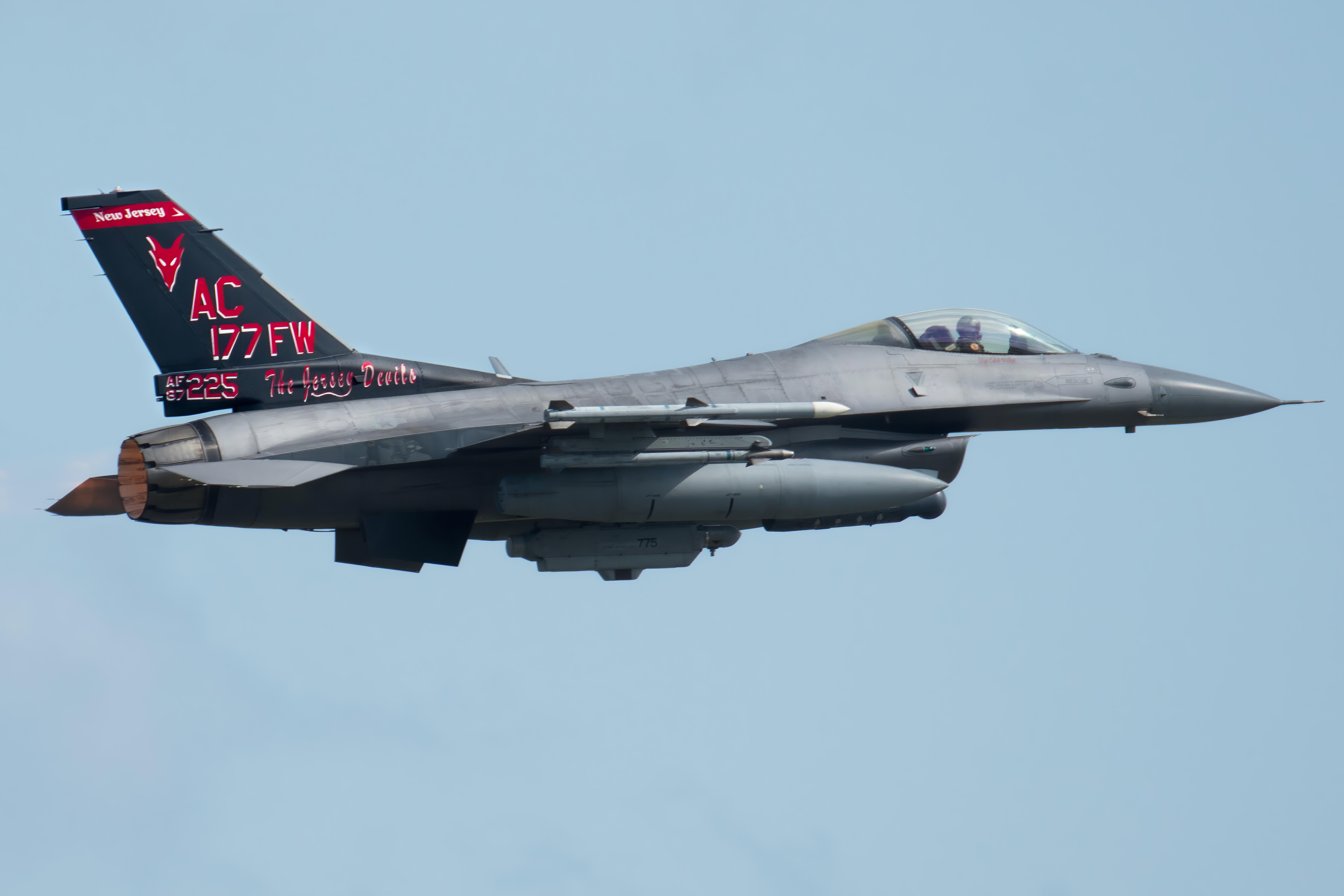 Full size: USAF - United States Air Force General Dynamics F-16 Fighting Falcon 87-0225 at Atlantic City International Airport