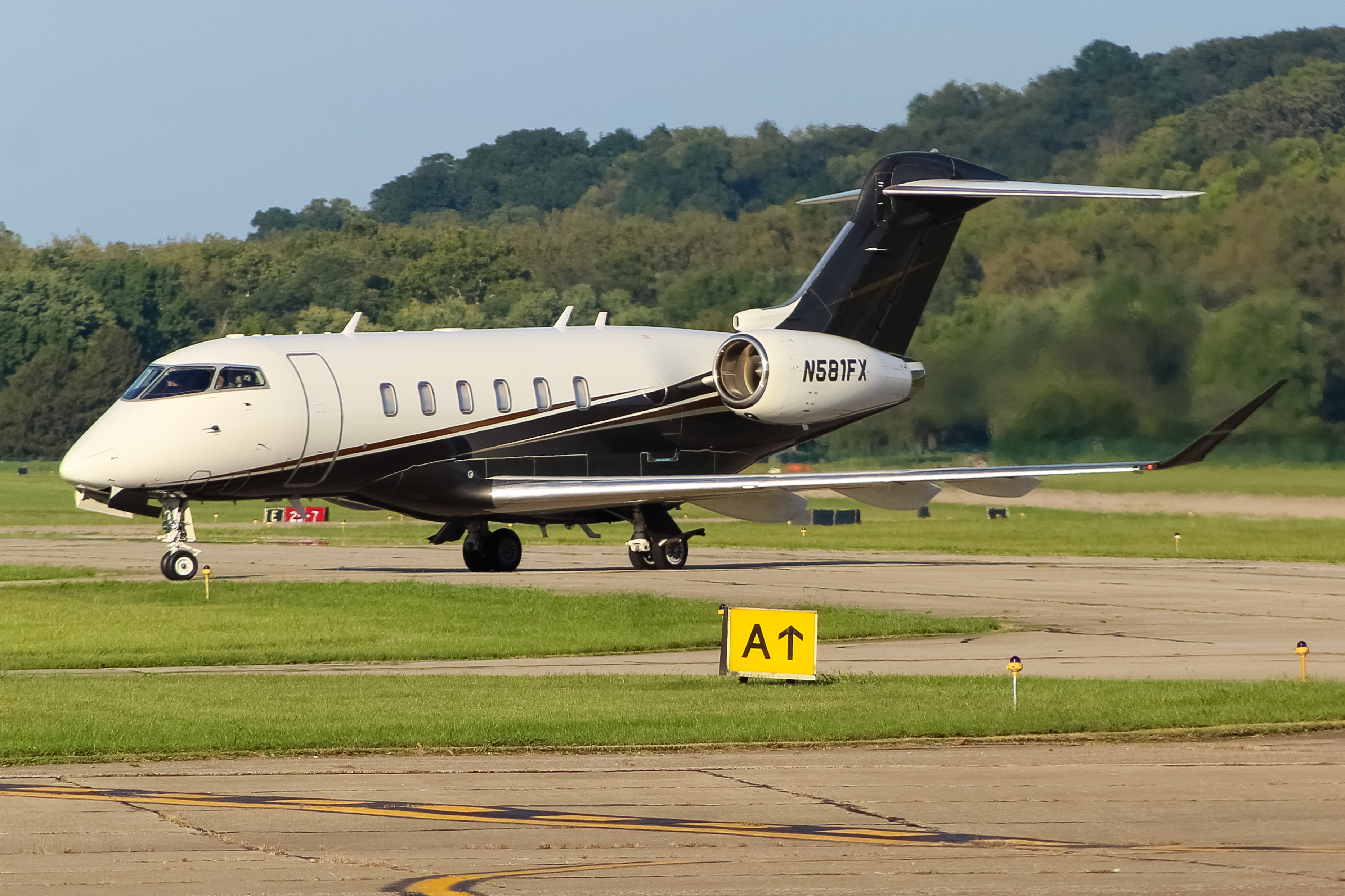 N581FX) FlexJet Bombardier Challenger 350 by Mitchell Roetting