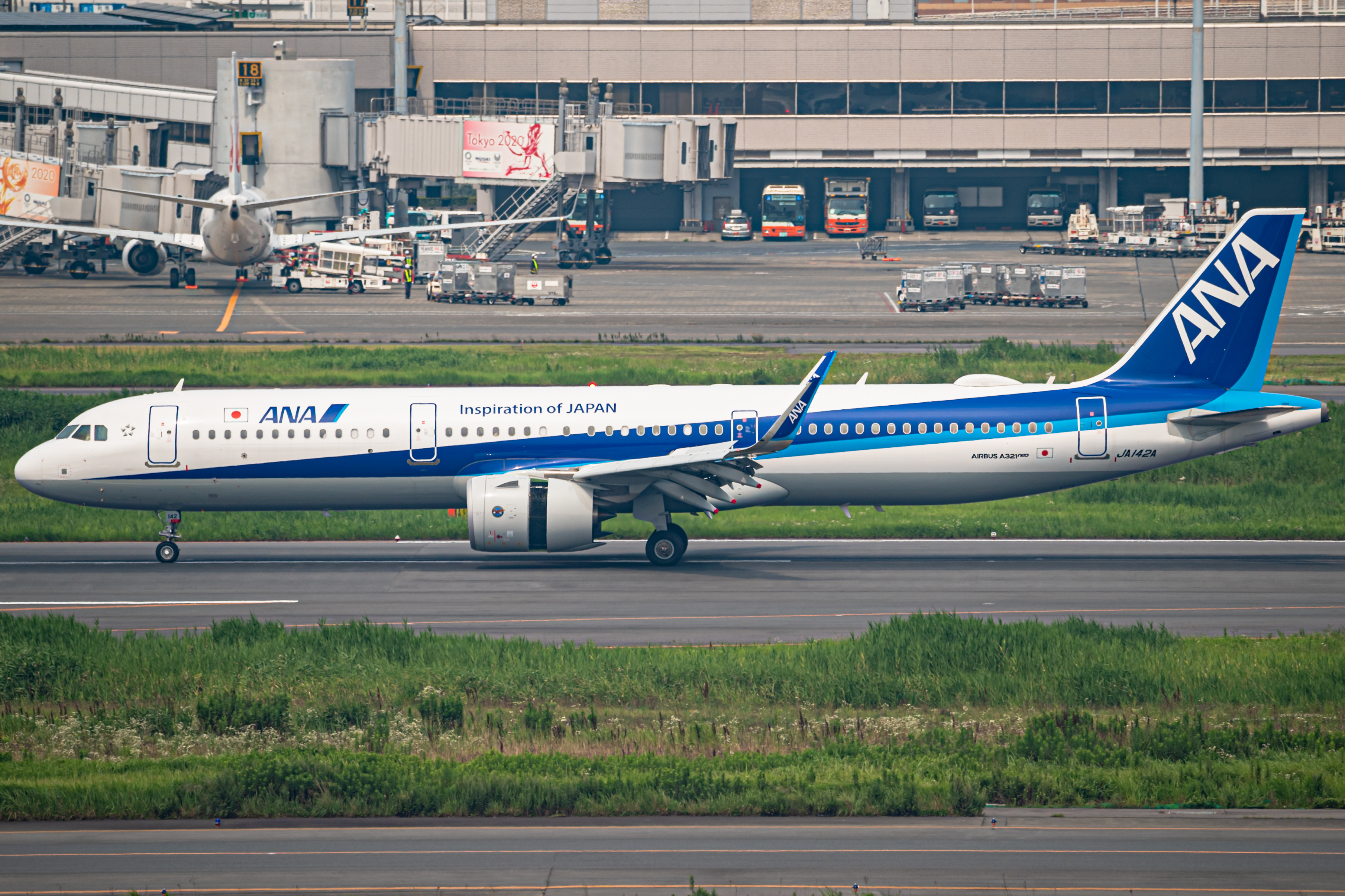 Full size: All Nippon Airways Airbus A321NEO JA142A at Tokyo-Haneda Airport