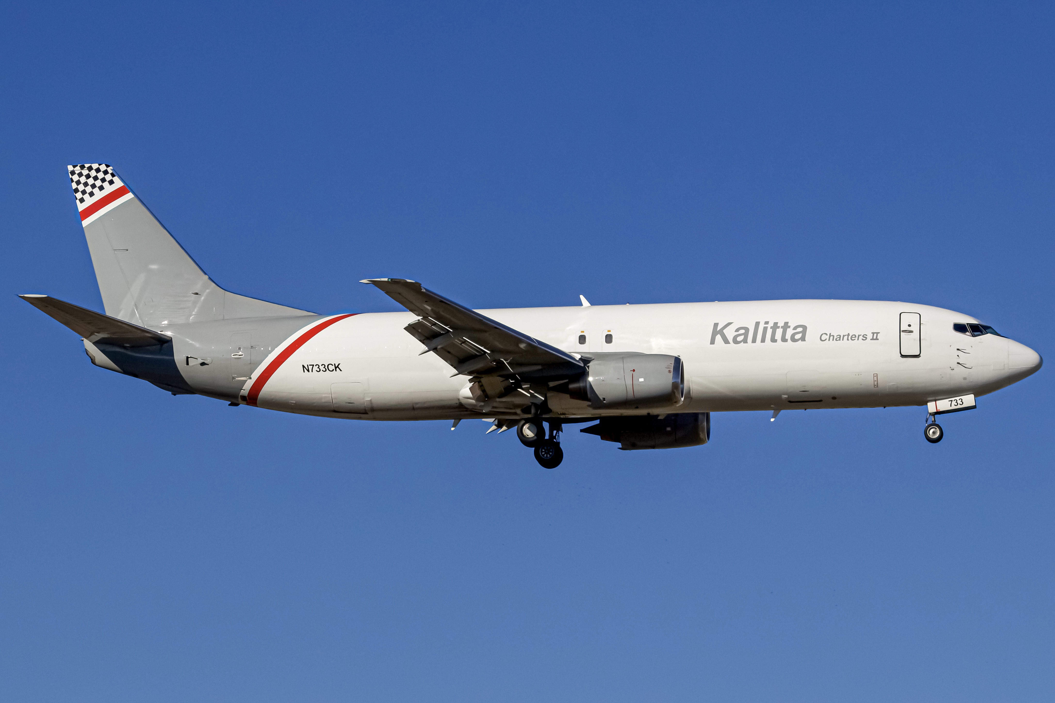 Full size: Kalitta Charters Boeing 737-400 N733CK at Tulsa International Airport