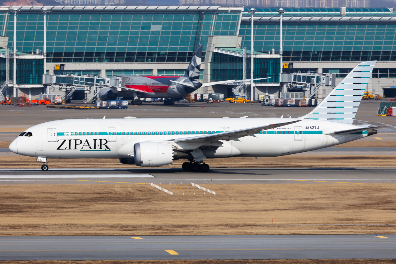 Full size: Zipair Boeing 787-8 JA827J at Seoul-Incheon International Airport