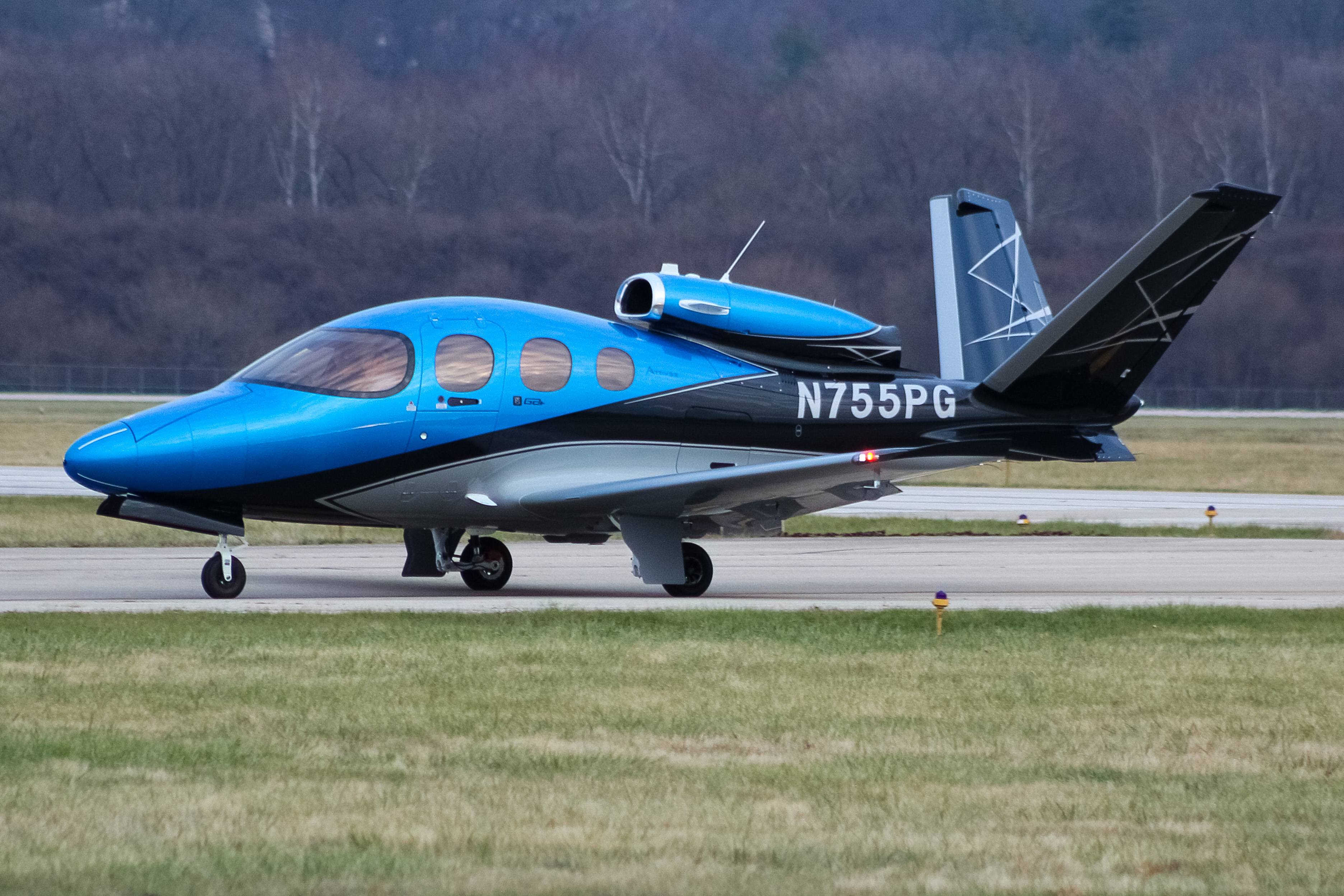 Full size: PRIVATE  Cirrus Vision Jet N755PG at Cincinnati Municipal Airport/Lunken Field
