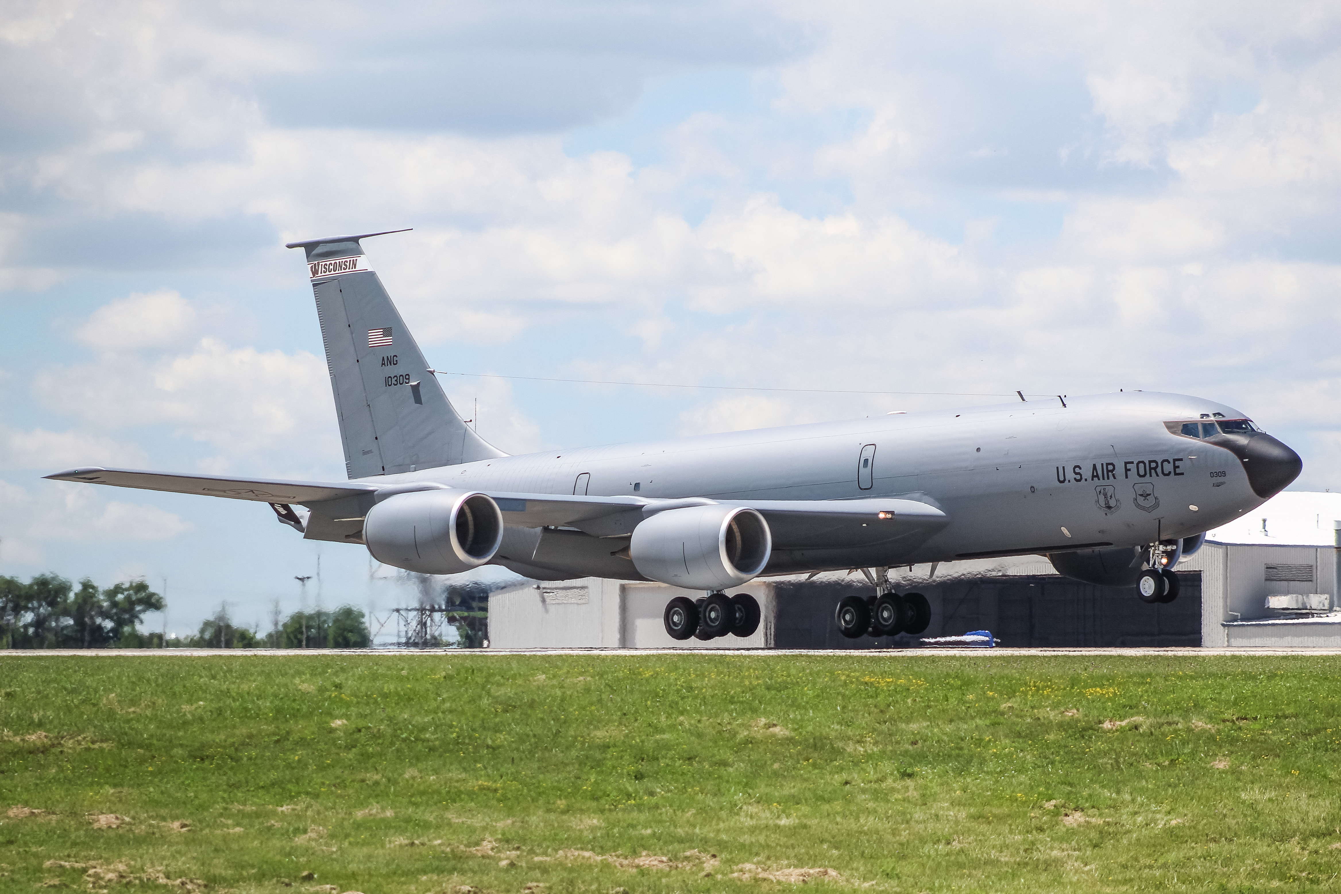 Full size: USAF - United States Air Force Boeing KC-135 Stratotanker 61-0309 at General Mitchell International Airport