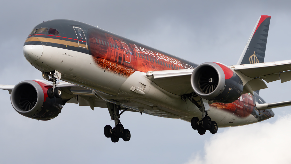 Full size: Royal Jordanian Boeing 787-8 JY-BAH at London Heathrow International Airport