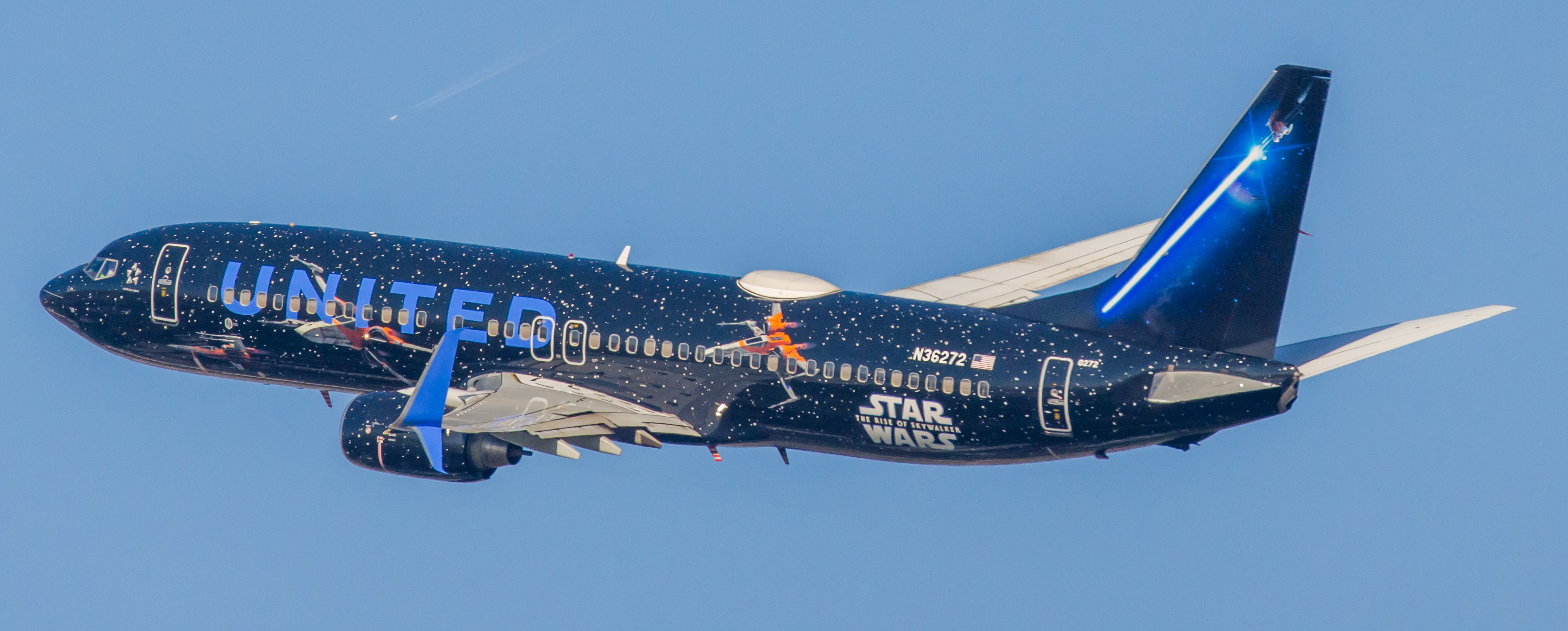 Full size: United Airlines Boeing 737-800 N36272 at Newark Liberty International Airport