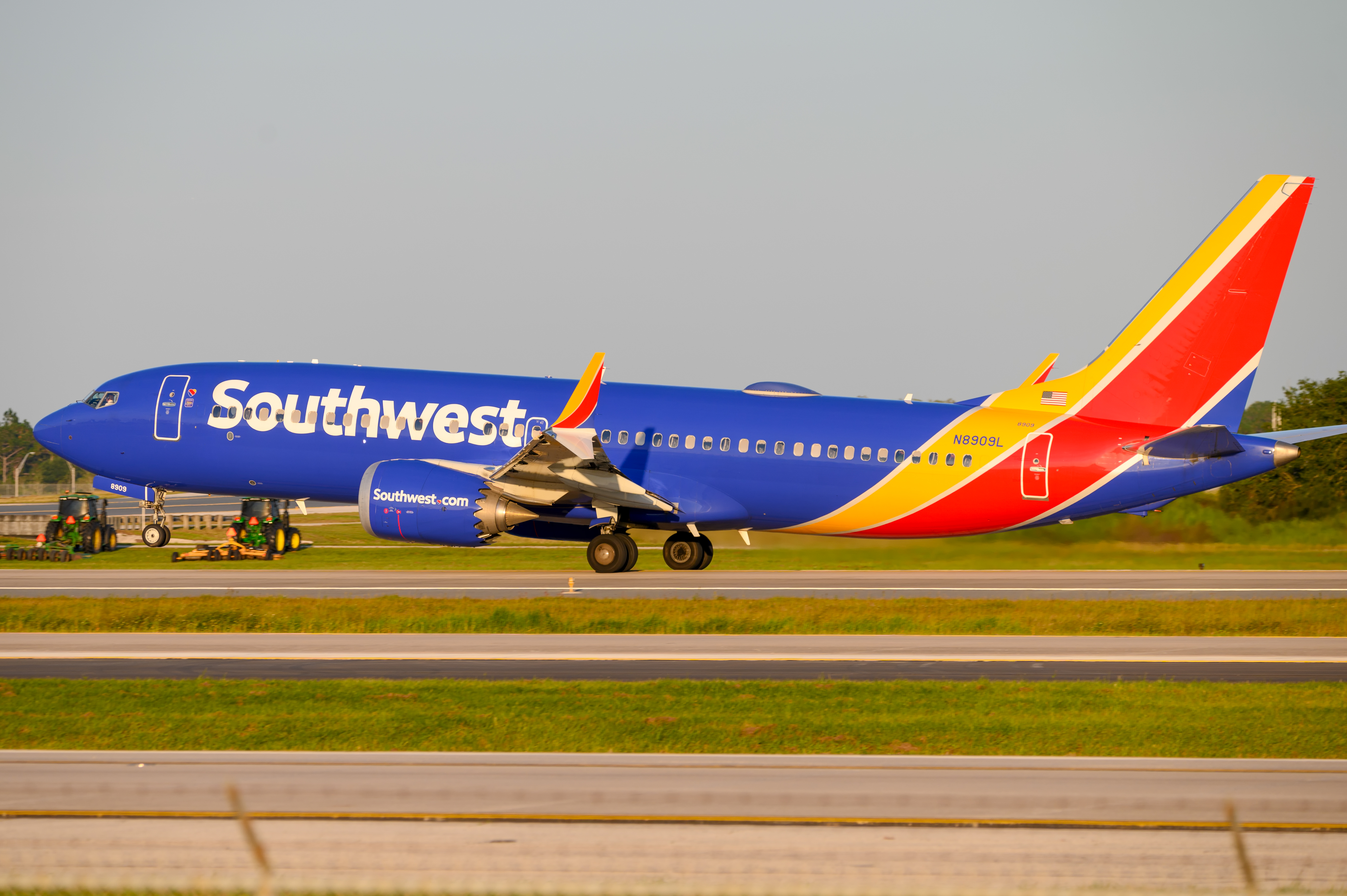Full size: Southwest Airlines Boeing 737 MAX 8 N8909L at Orlando International Airport