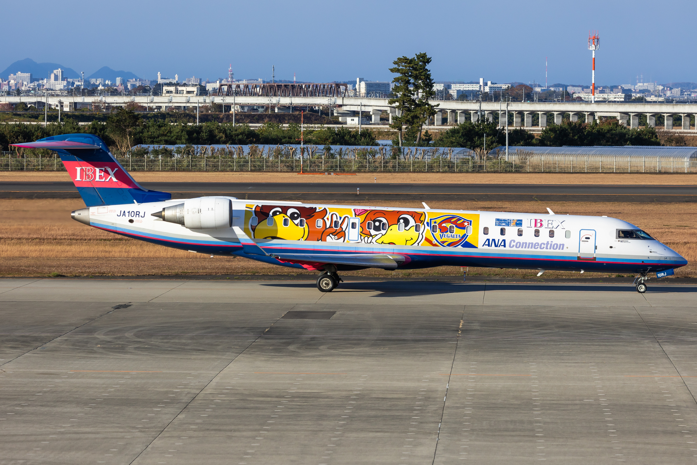 Full size: Ibex Airlines Mitsubishi CRJ-700 JA10RJ at Sendai Airport