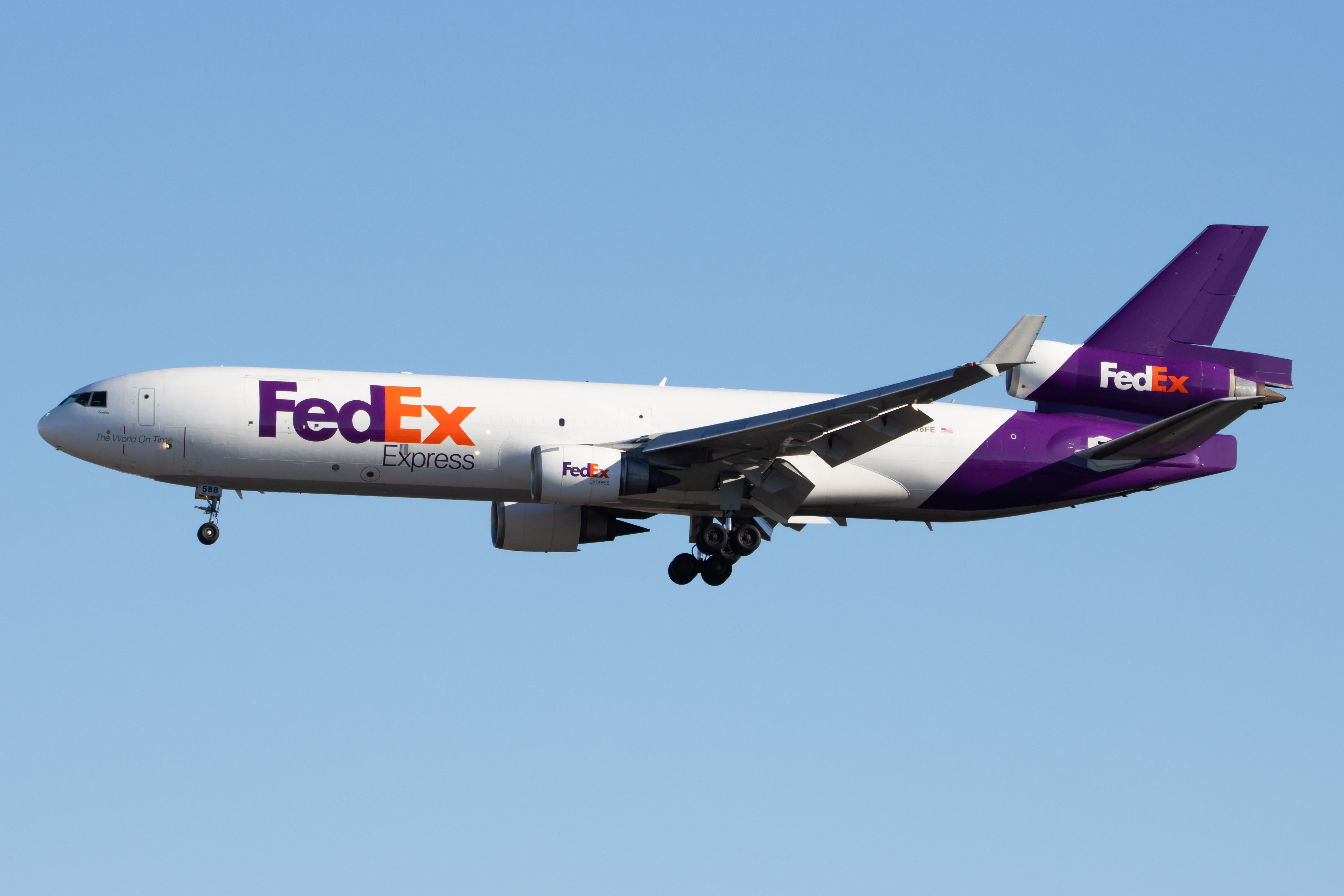 Full size: FedEx McDonnell Douglas MD-11F N588FE at Newark Liberty International Airport