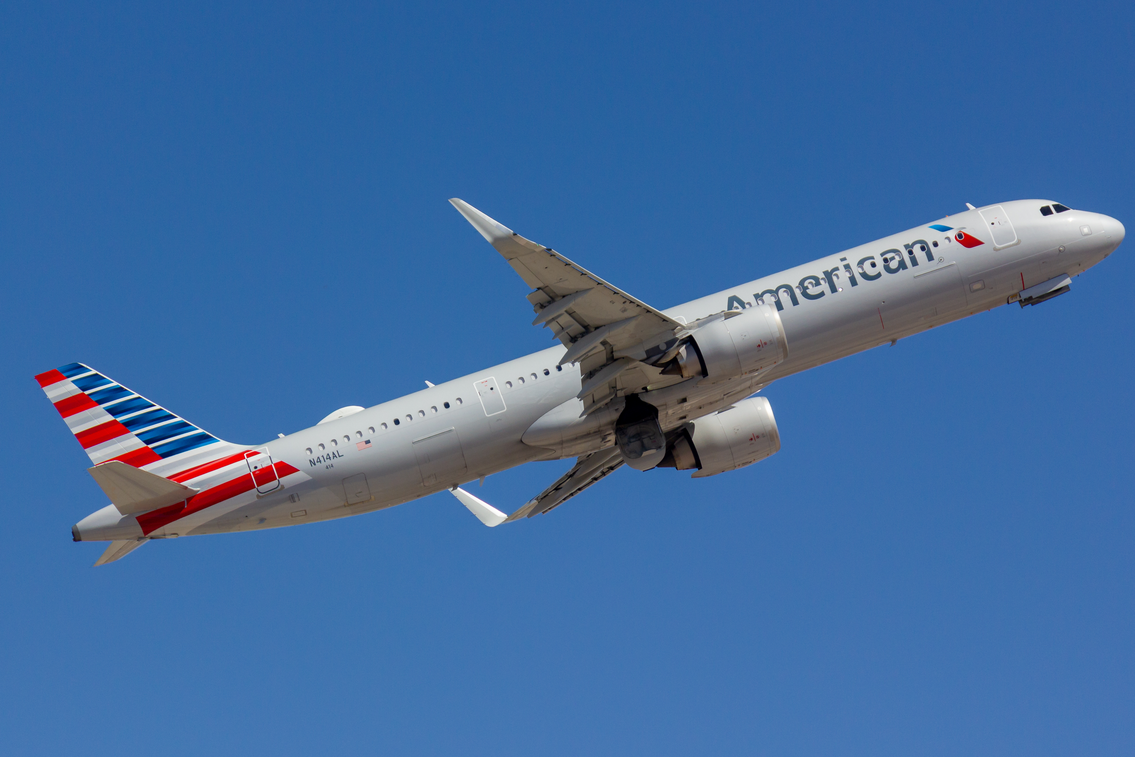 Full size: American Airlines Airbus A321NEO N414AL at Phoenix Sky Harbor International Airport