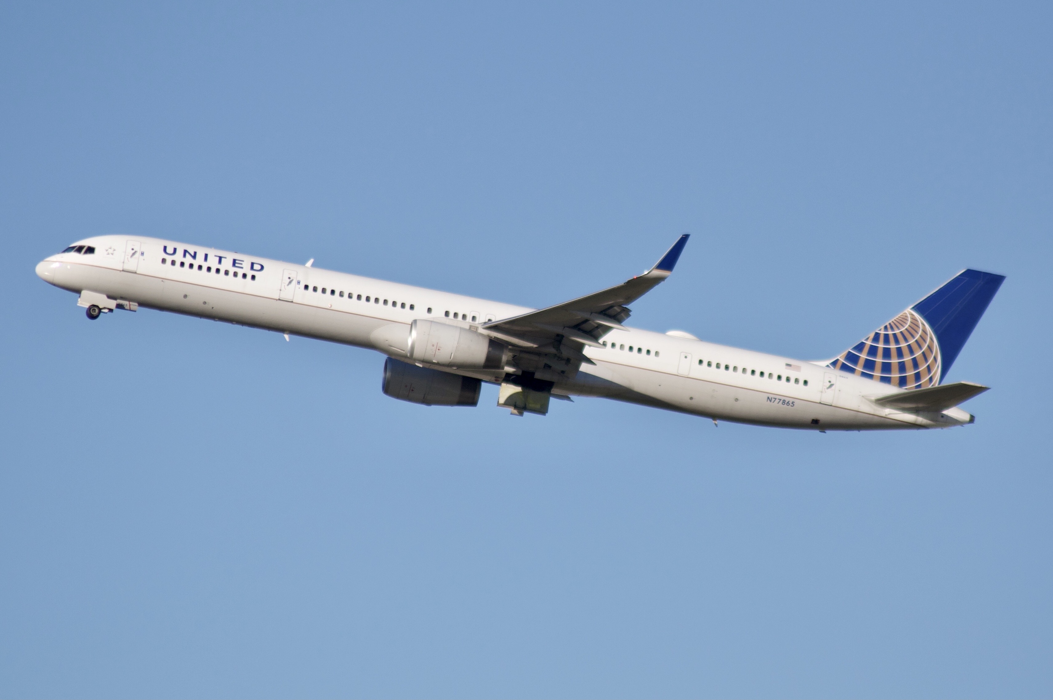 Full size: United Airlines Boeing 757-300 N77865 at Chicago O'Hare International Airport