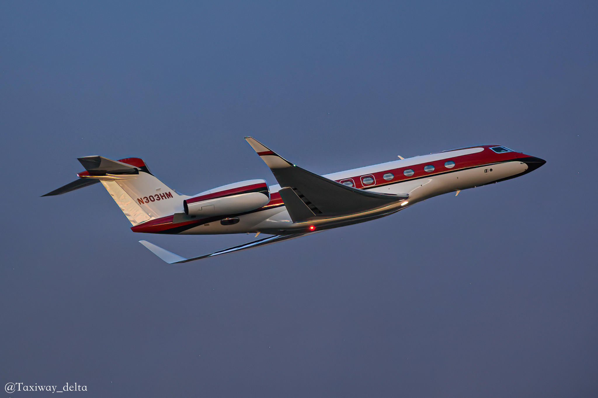 Full size: PRIVATE Gulfstream G650 N303HM at Centennial Airport