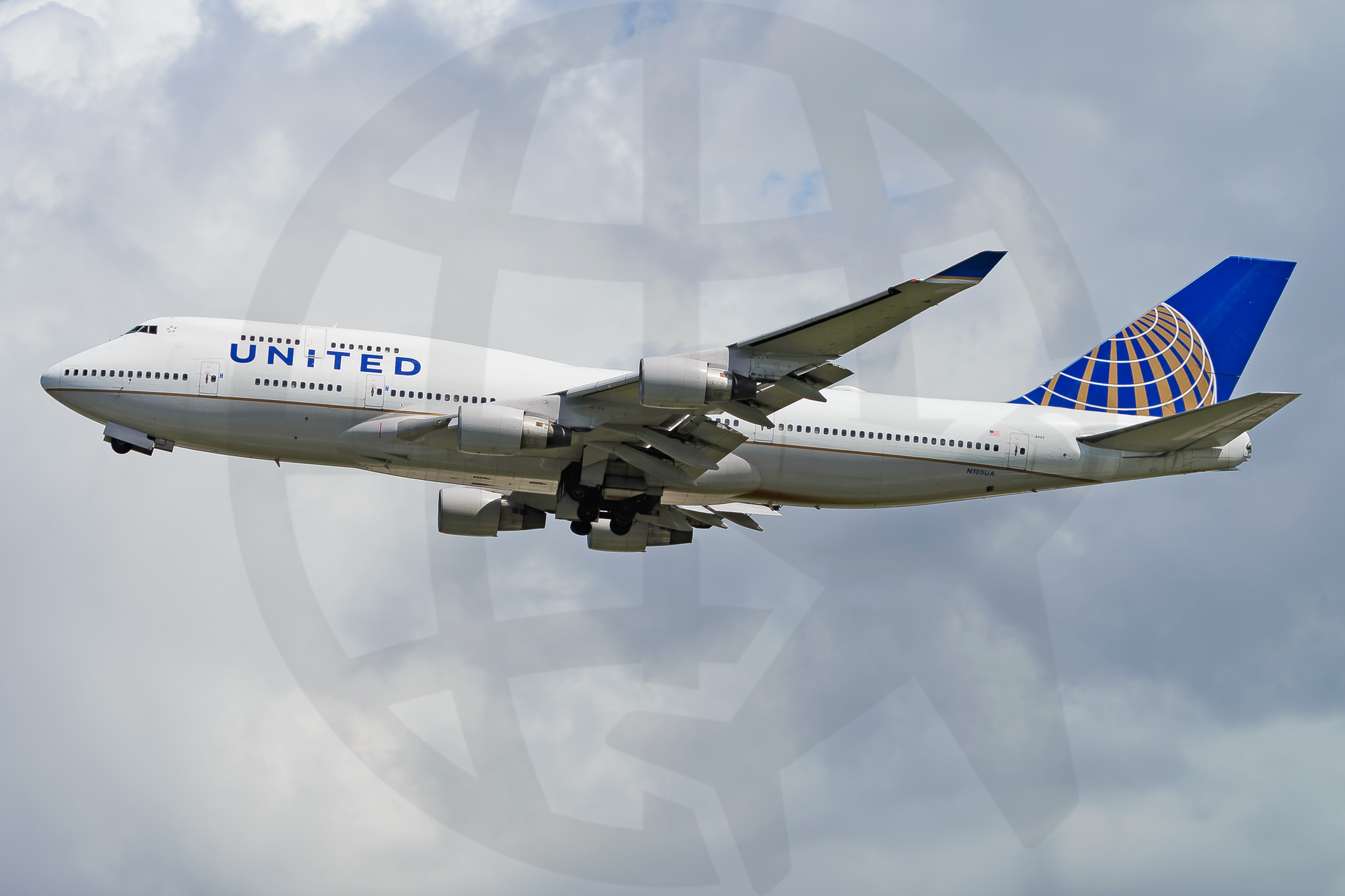 Full size: United Airlines Boeing 747-400 N105UA at London Heathrow International Airport