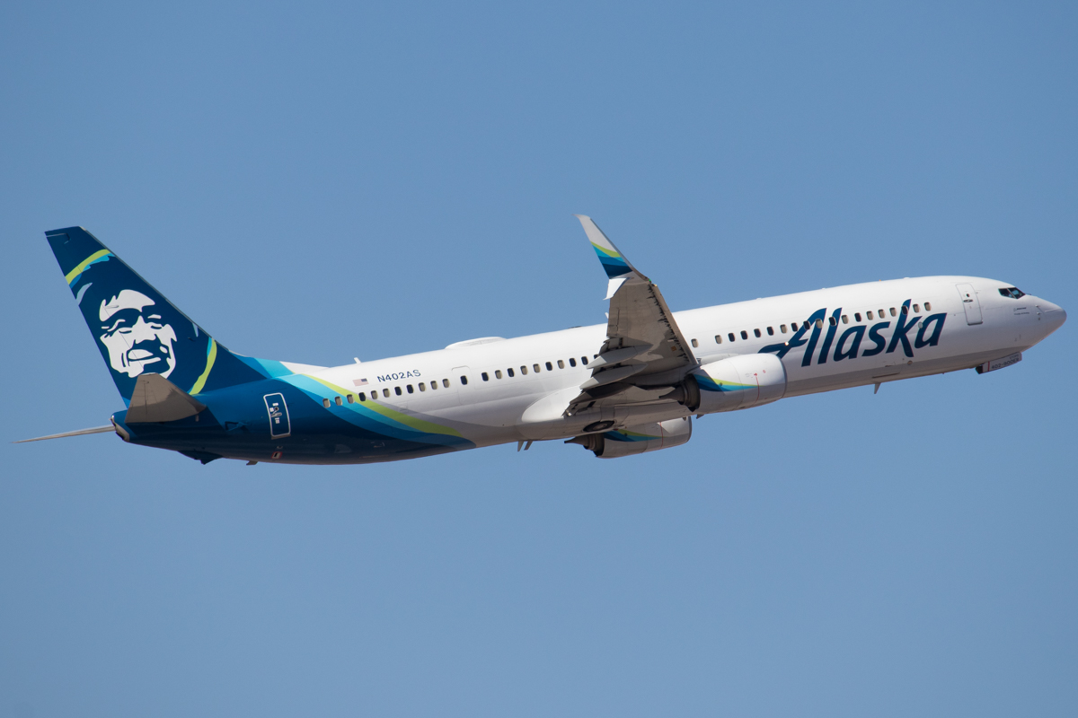 Full size: Alaska Airlines Boeing 737-900ER N402AS at Phoenix Sky Harbor International Airport