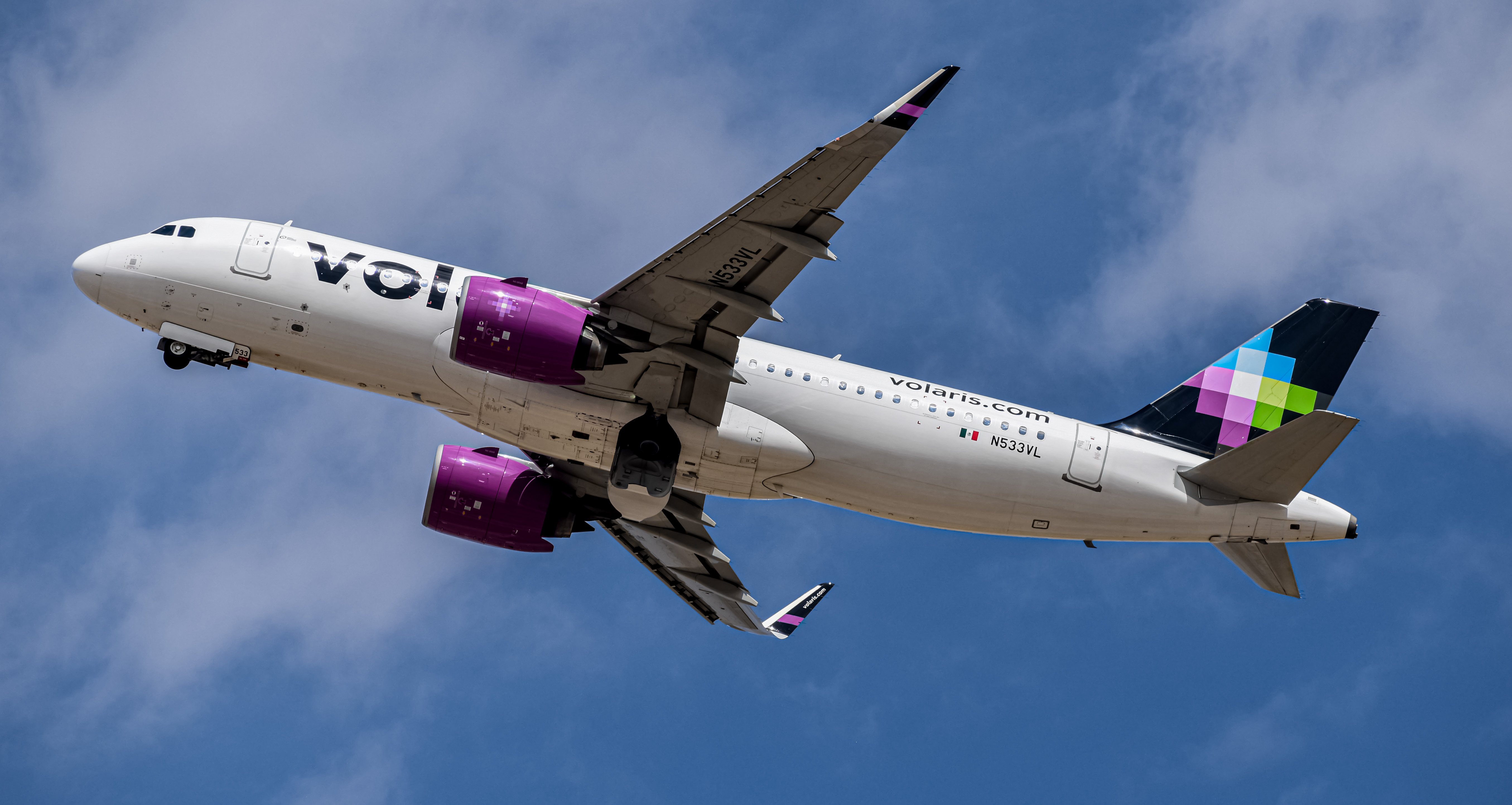 Full size: Volaris Airbus A320NEO N533VL at Denver International Airport