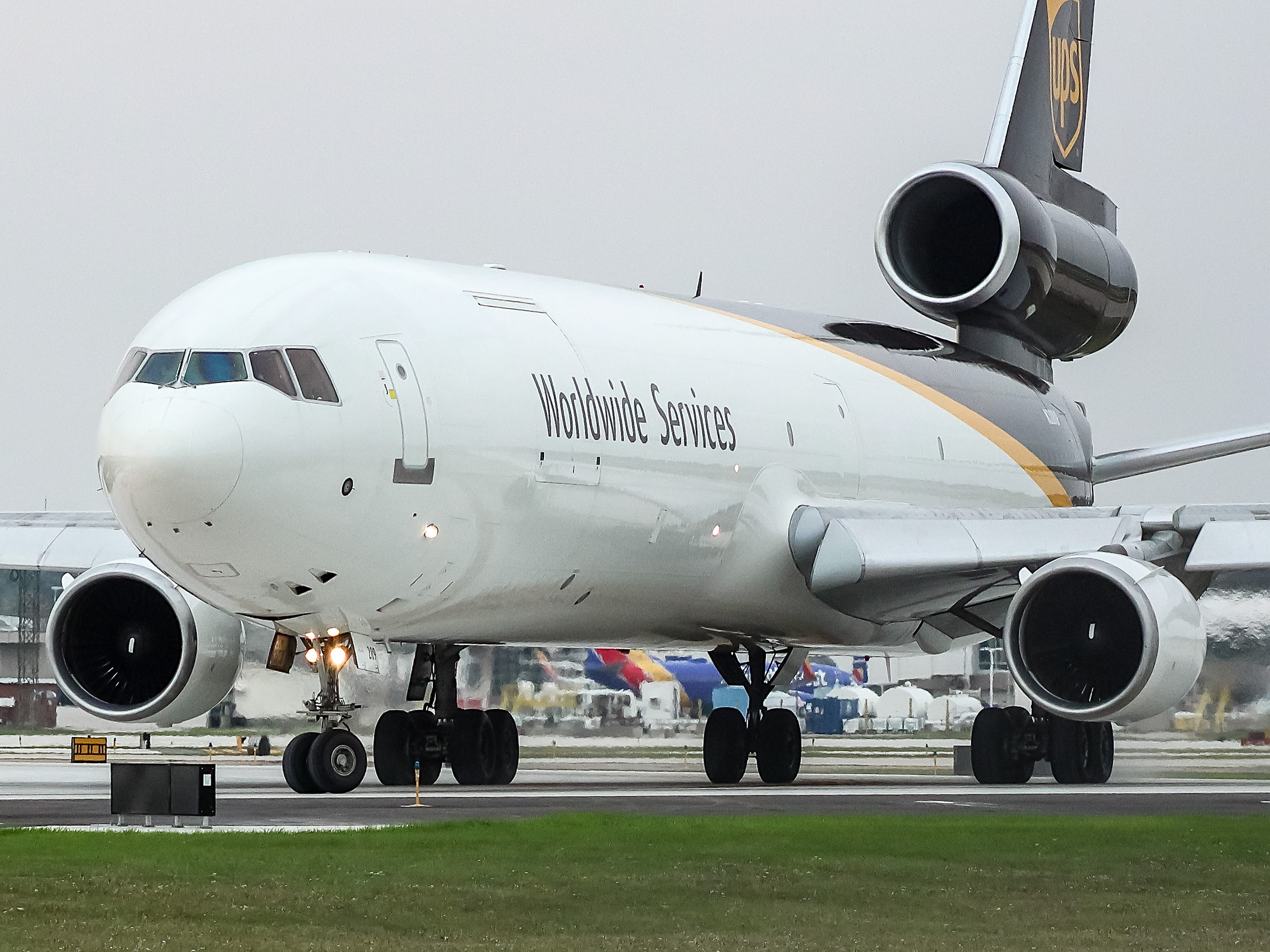 Full size: United Parcel Service McDonnell Douglas MD-11F N289UP at General Mitchell International Airport