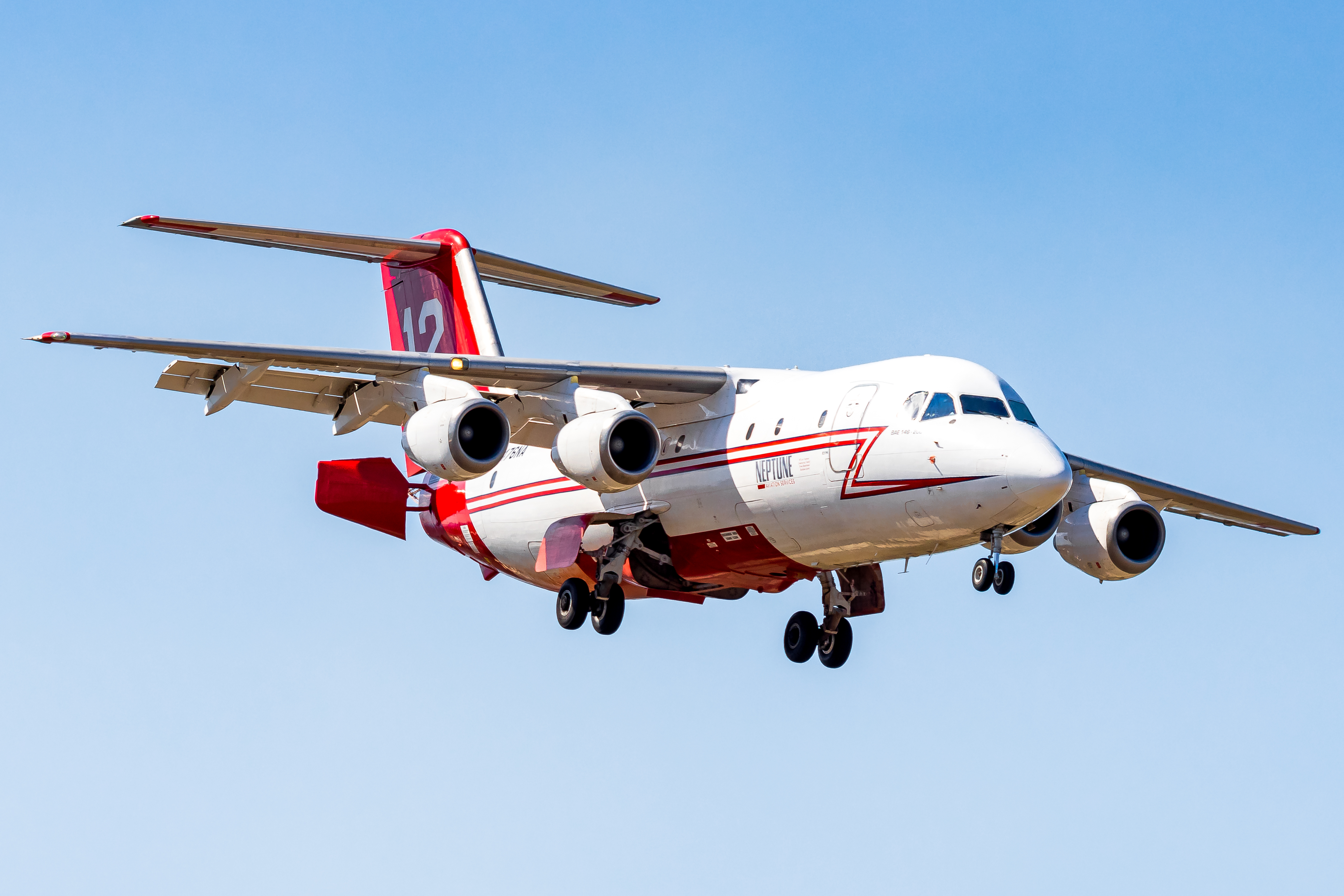 Full size: Neptune Aviation BAE146 N476NA at Roberts Field Airport