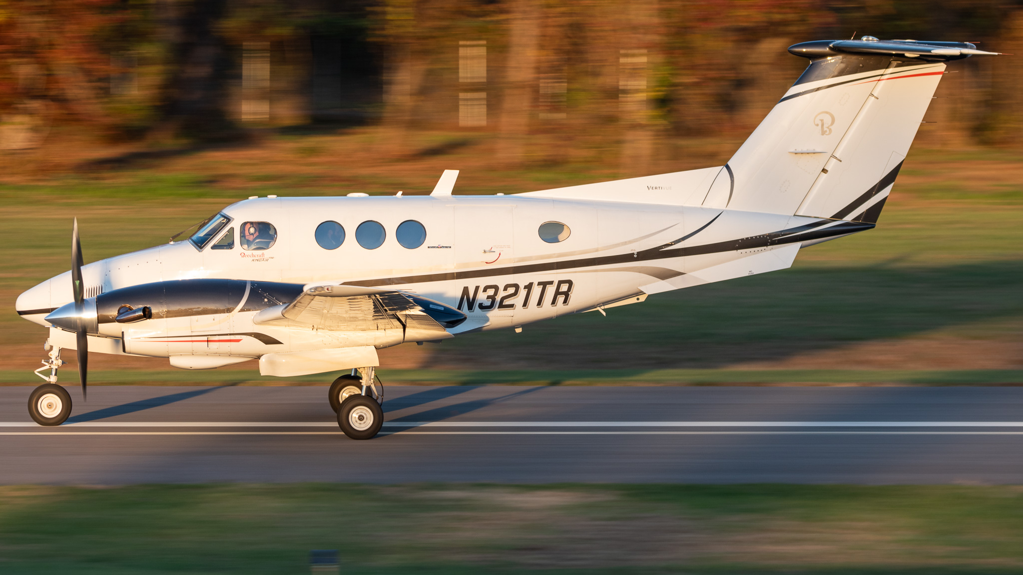 Full size: PRIVATE Beechcraft King Air F90 N321TR at College Park Airport